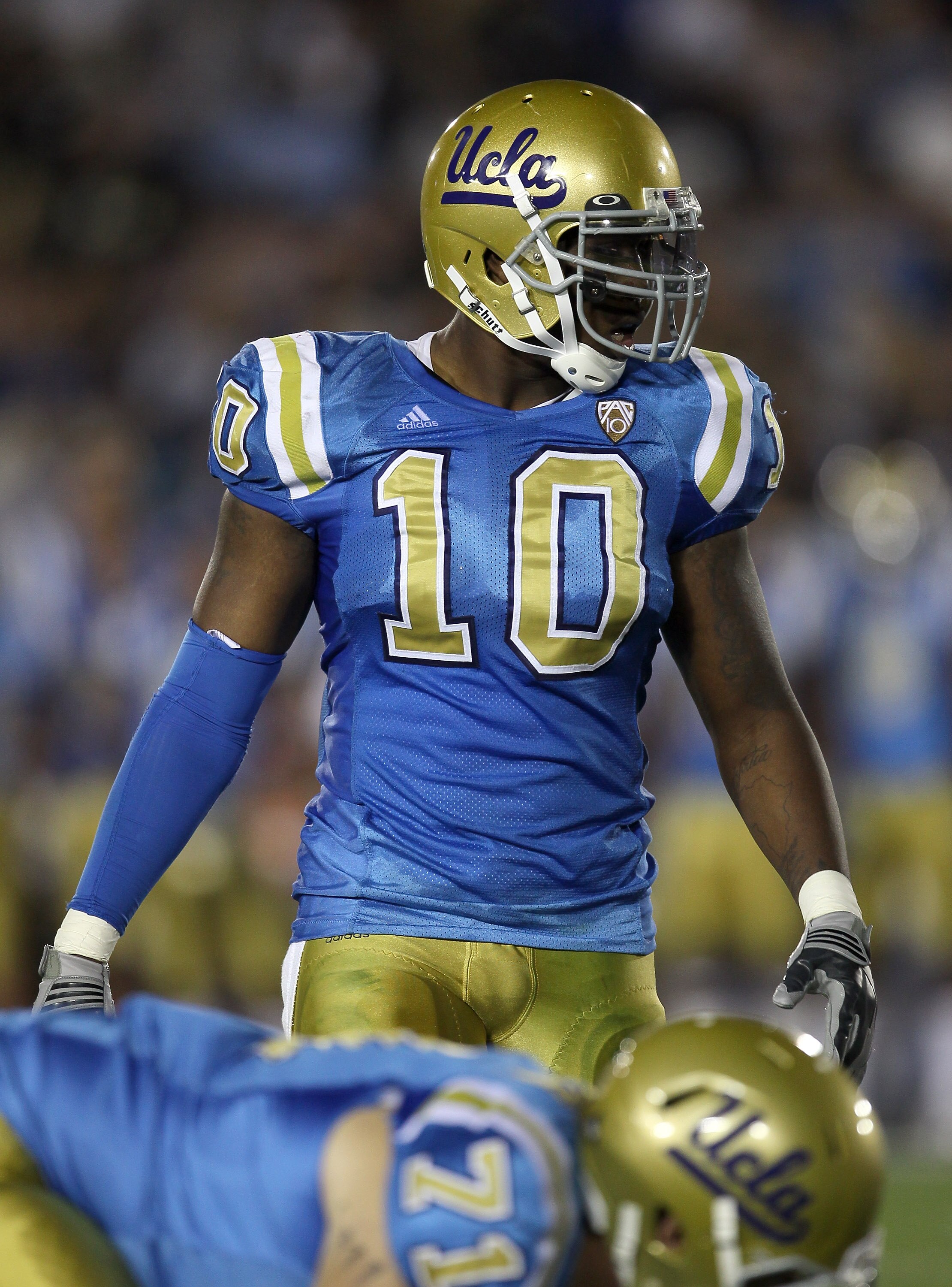 PASADENA, CA - SEPTEMBER 18: Linebacker Akeem Ayers #10 of the UCLA Bruins in the game with the Houston Cougars at the Rose Bowl on September 18, 2010 in Pasadena, California. UCLA won 31-13. (Photo by Stephen Dunn/Getty Images) PASADENA, CA - SEPTEMBER 18: Linebacker Akeem Ayers #10 of the UCLA Bruins in the game with the Houston Cougars at the Rose Bowl on September 18, 2010 in Pasadena, California. UCLA won 31-13. (Photo by Stephen Dunn/Getty Images)