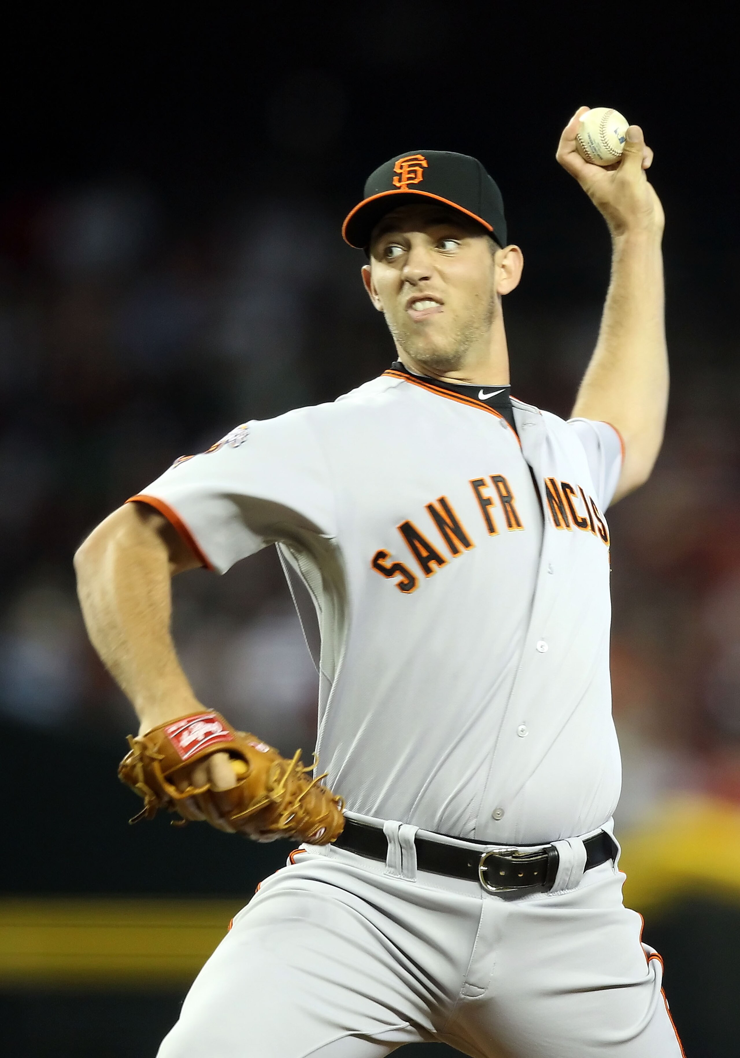 PHOENIX, AZ - APRIL 17:  Starting pitcher Madison Bumgarner #40 of the San Francisco Giants pitches against the Arizona Diamondbacks during the Major League Baseball game at Chase Field on April 17, 2011 in Phoenix, Arizona.  (Photo by Christian Petersen/