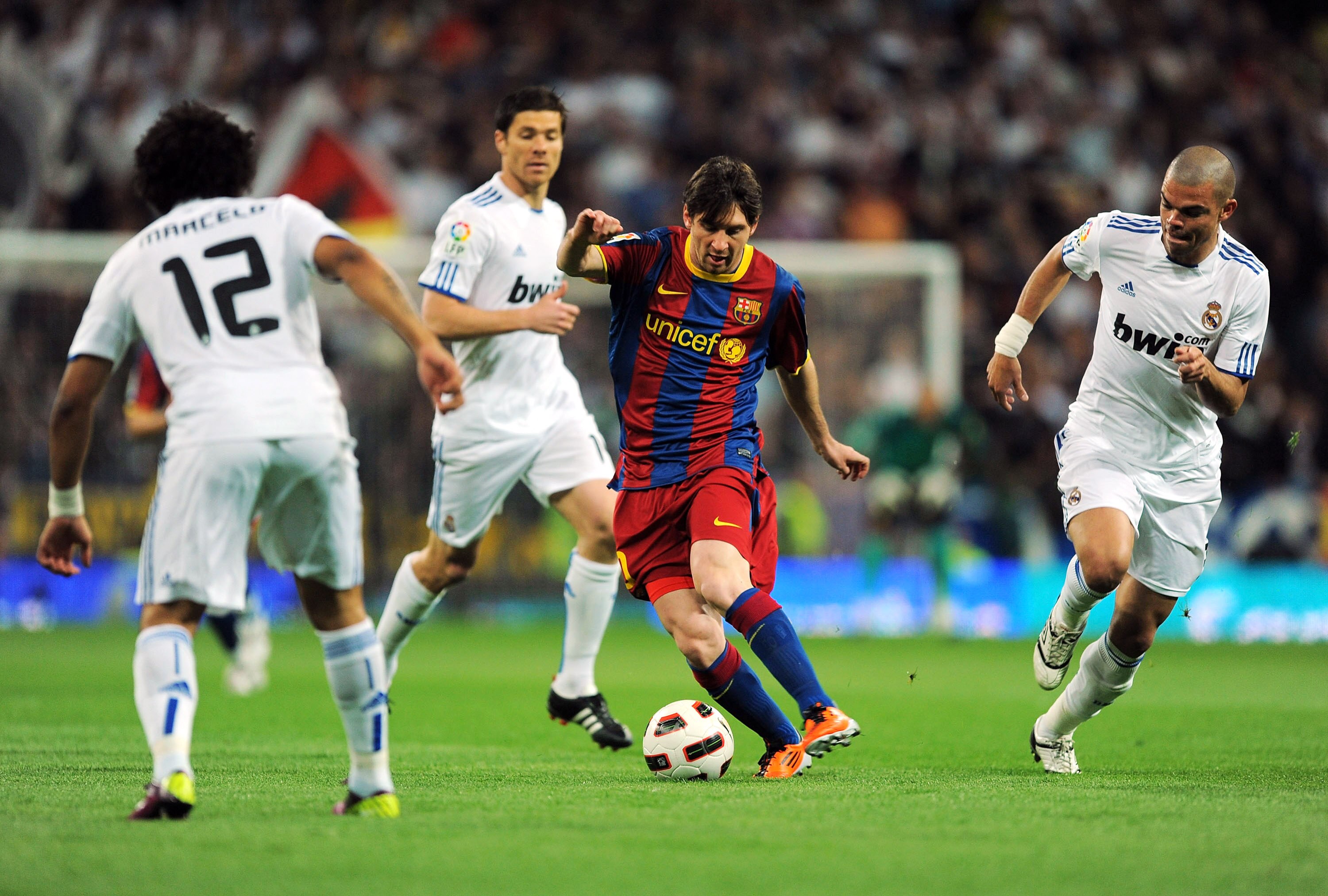 MADRID, SPAIN - APRIL 16: Lionel Messi (C) of Barcelona takes on Marcelo (L) of Real Madrid during the La Liga match between Real Madrid and Barcelona at Estadio Santiago Bernabeu on April 16, 2011 in Madrid, Spain.  (Photo by Denis Doyle/Getty Images)
