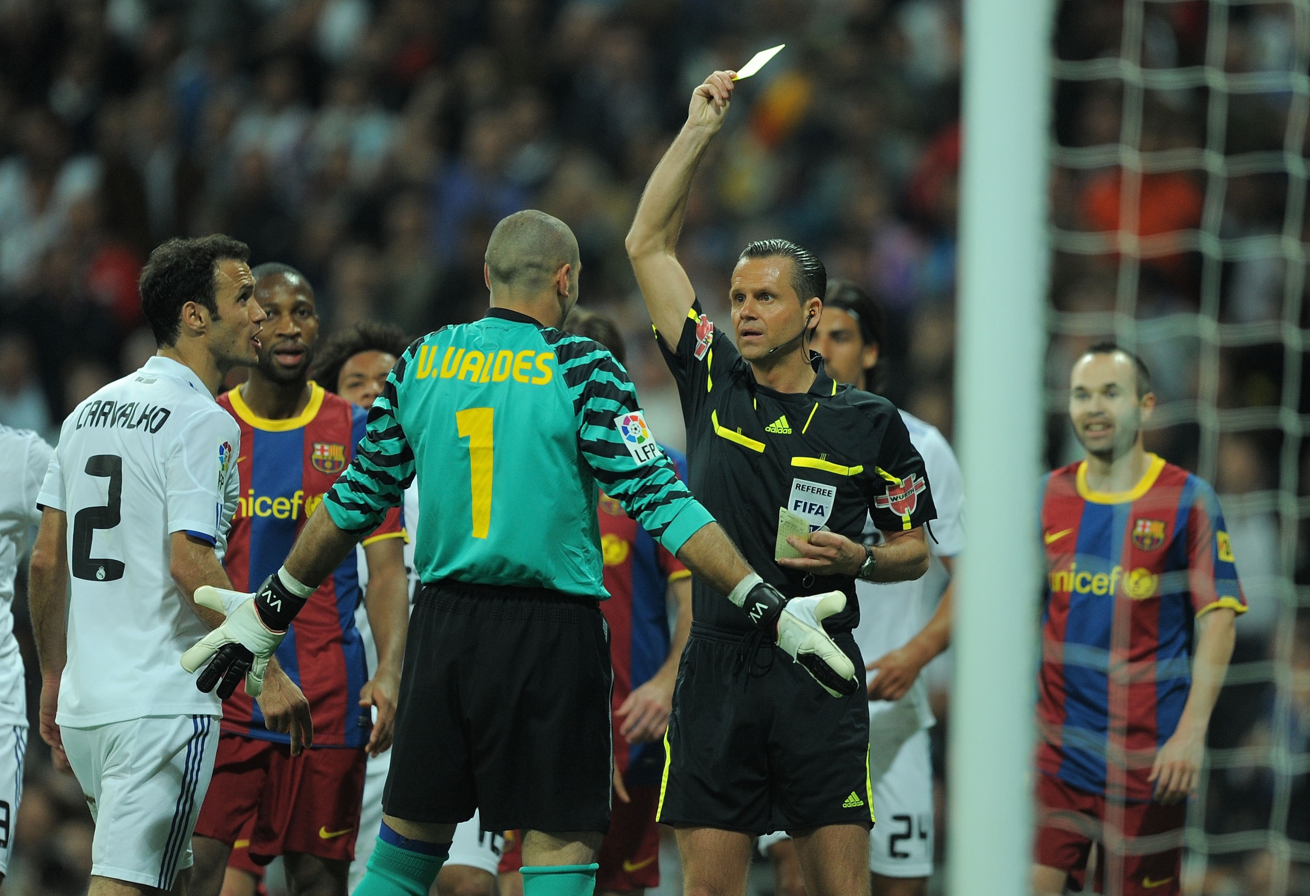 MADRID, SPAIN - APRIL 16:  Referee Muniz Fernandez shows the yellow card to Victor Valdes of Barcelona during the La Liga match between Real Madrid and Barcelona at Estadio Santiago Bernabeu on April 16, 2011 in Madrid, Spain.  (Photo by Denis Doyle/Getty