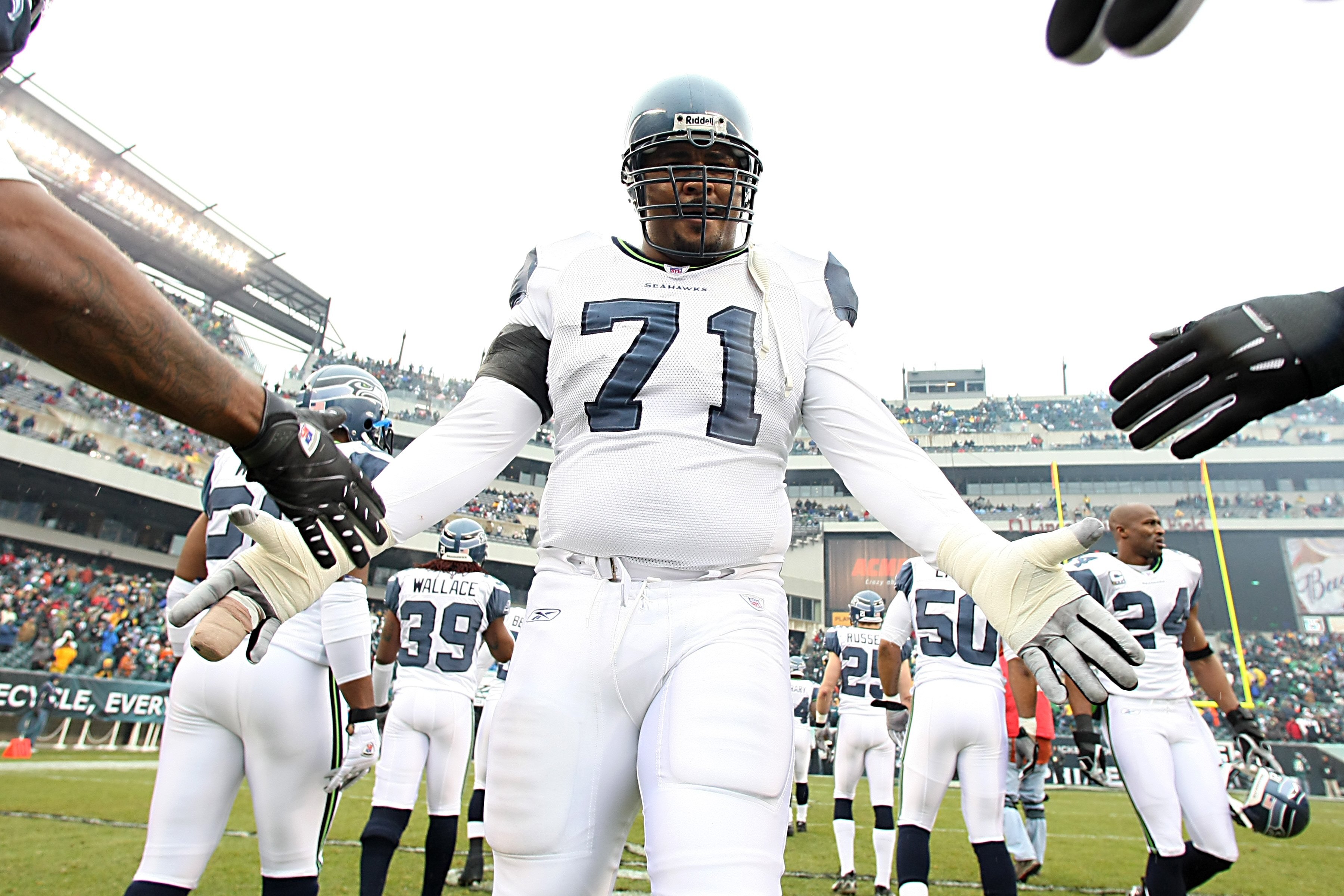 PHILADELPHIA - DECEMBER 2:  Walter Jones #71 of the Seattle Seahawks is introduced on the field during the NFL game against the Philadelphia Eagles at the Lincoln Financial Field on December 2, 2007 in Philadelphia, Pennsylvania. (Photo by Al Bello/Getty 