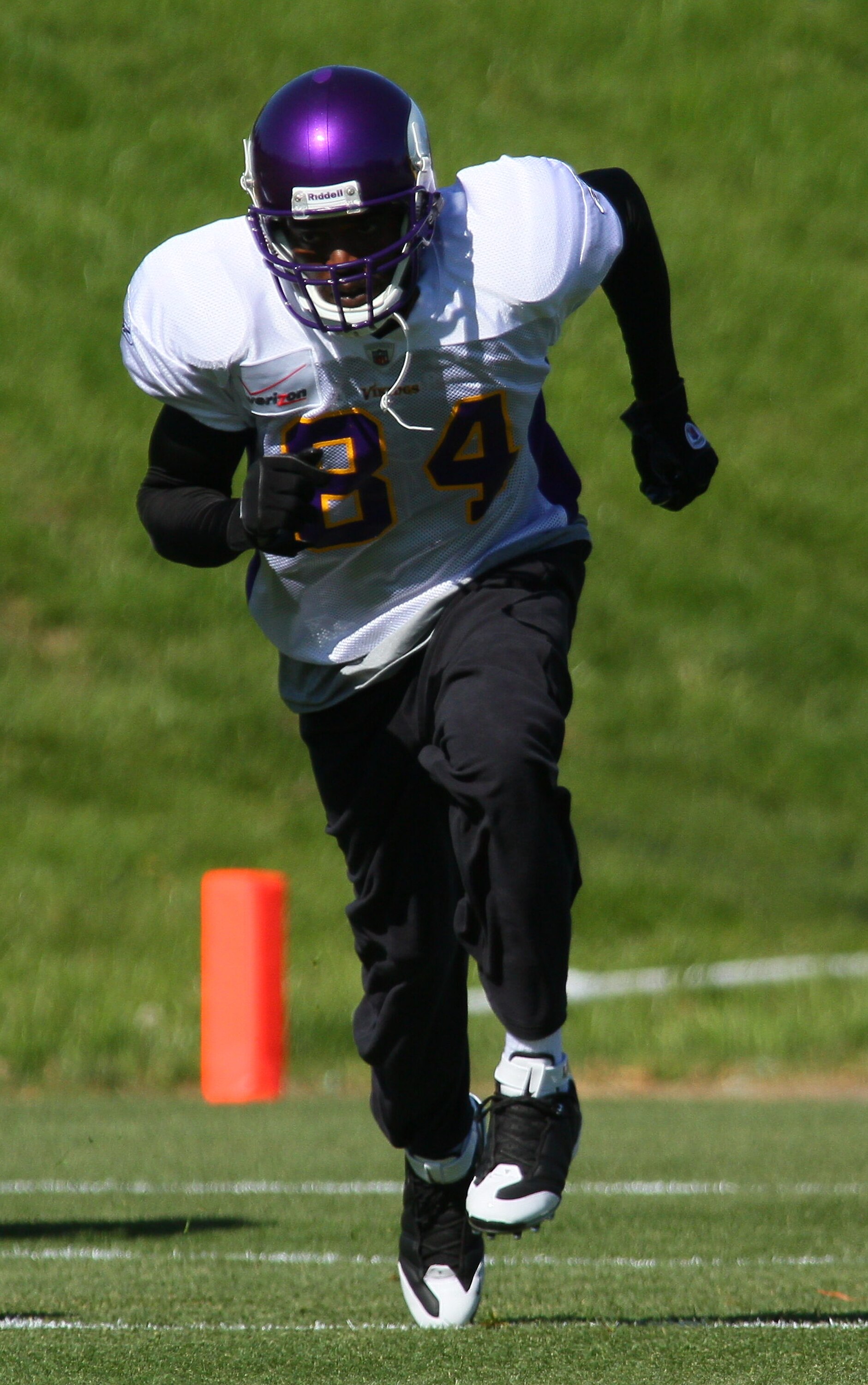 EDEN PRAIRIE, MN - OCTOBER 7: Minnesota Vikings wide receiver Randy Moss takes his first practice after re-joining the Vikings at Winter Park on October 7, 2010 in Eden Prairie, Minnesota.  (Photo by Adam Bettcher/Getty Images)