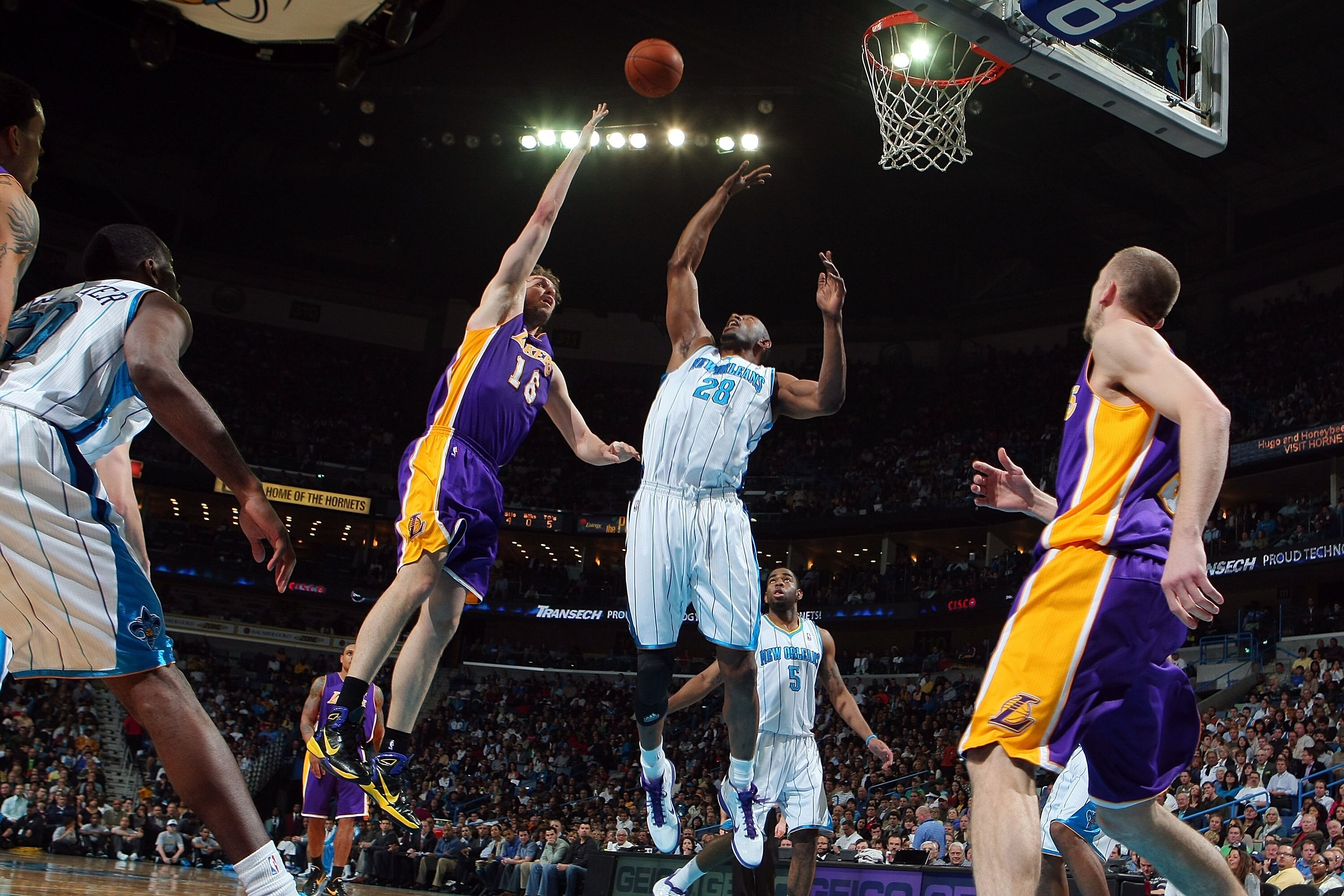 NEW ORLEANS, LA - DECEMBER 29:  Pau Gasol #16 of the Los Angeles Lakers shoots the ball over D.J. Mbenga #28 of the New Orleans Hornets at the New Orleans Arena on December 29, 2010 in New Orleans, Louisiana.   NOTE TO USER: User expressly acknowledges an