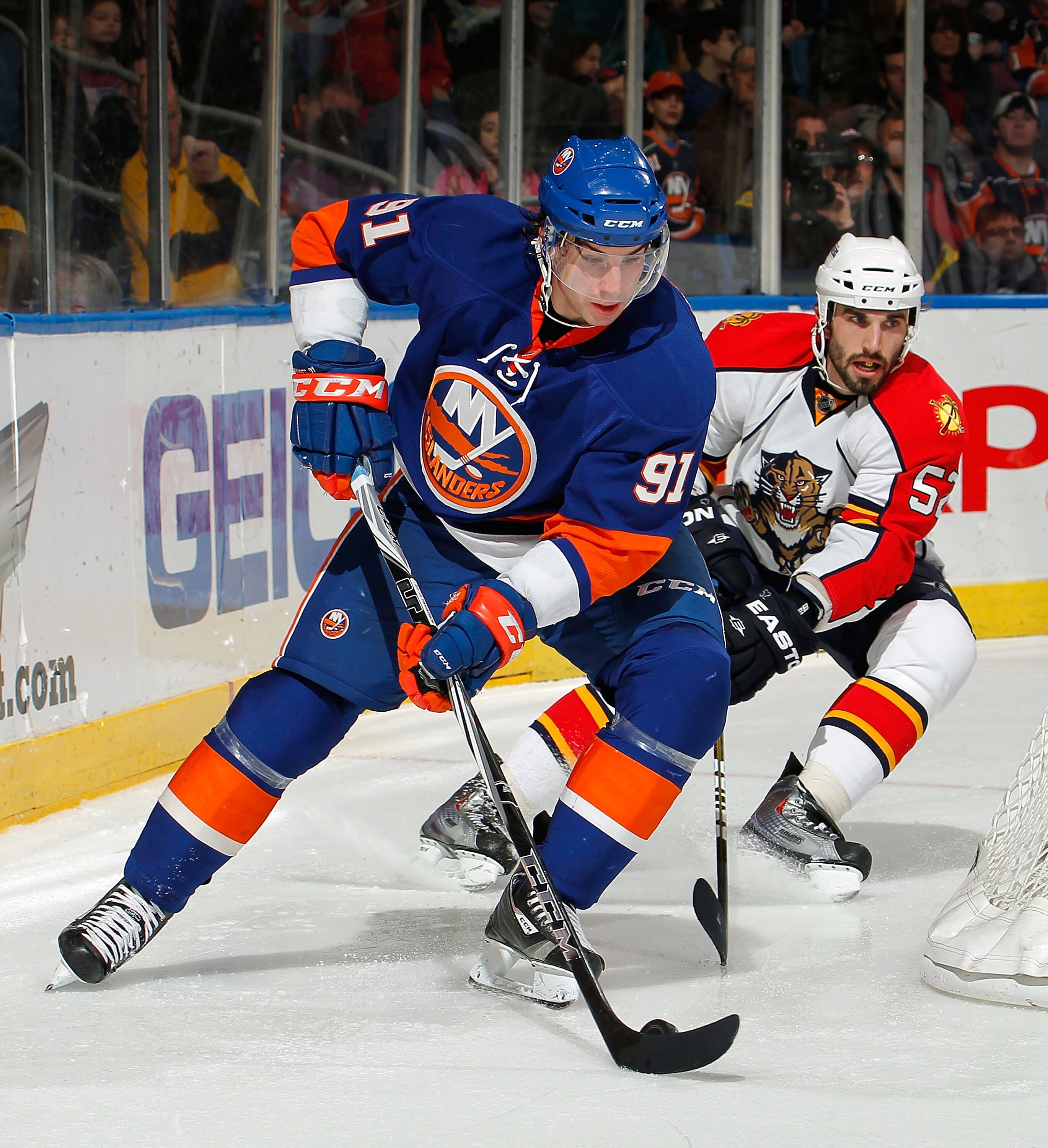 UNIONDALE, NY - FEBRUARY 21:  John Tavares #91 of the New York Islanders  skates during an NHL hockey game against the Florida Panthers at the Nassau Coliseum on February 21, 2011 in Uniondale, New York.  (Photo by Paul Bereswill/Getty Images)