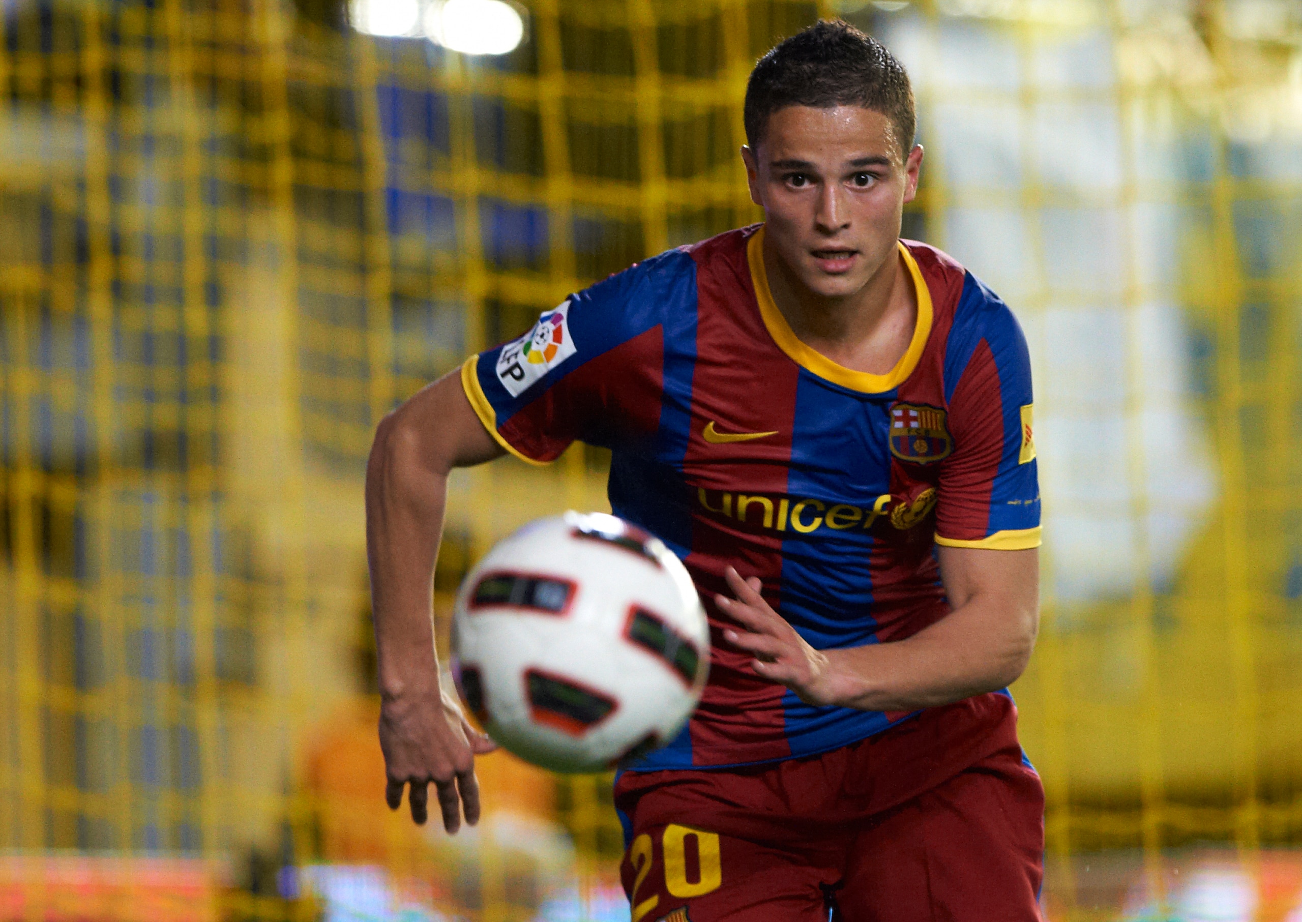 VILLARREAL, CASTELLON - APRIL 02:  Ibrahim Afellay of Barcelona in action during the La Liga match between Villarreal and Barcelona at El Madrigal on April 2, 2011 in Villarreal, Spain. Barcelona won 1-0.  (Photo by Manuel Queimadelos Alonso/Getty Images)
