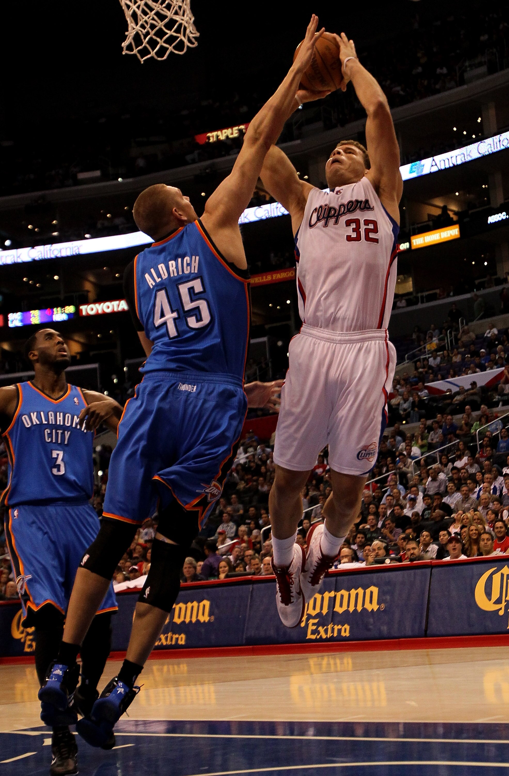 LOS ANGELES, CA - NOVEMBER 03:  Blake Griffin #32 of the Los Angeles Clippers goes up for a shot over Cole Aldrich #45 of the Oklahoma City Thunder at Staples Center on November 3, 2010 in Los Angeles, California. The Clippers won 107-92.  NOTE TO USER: U