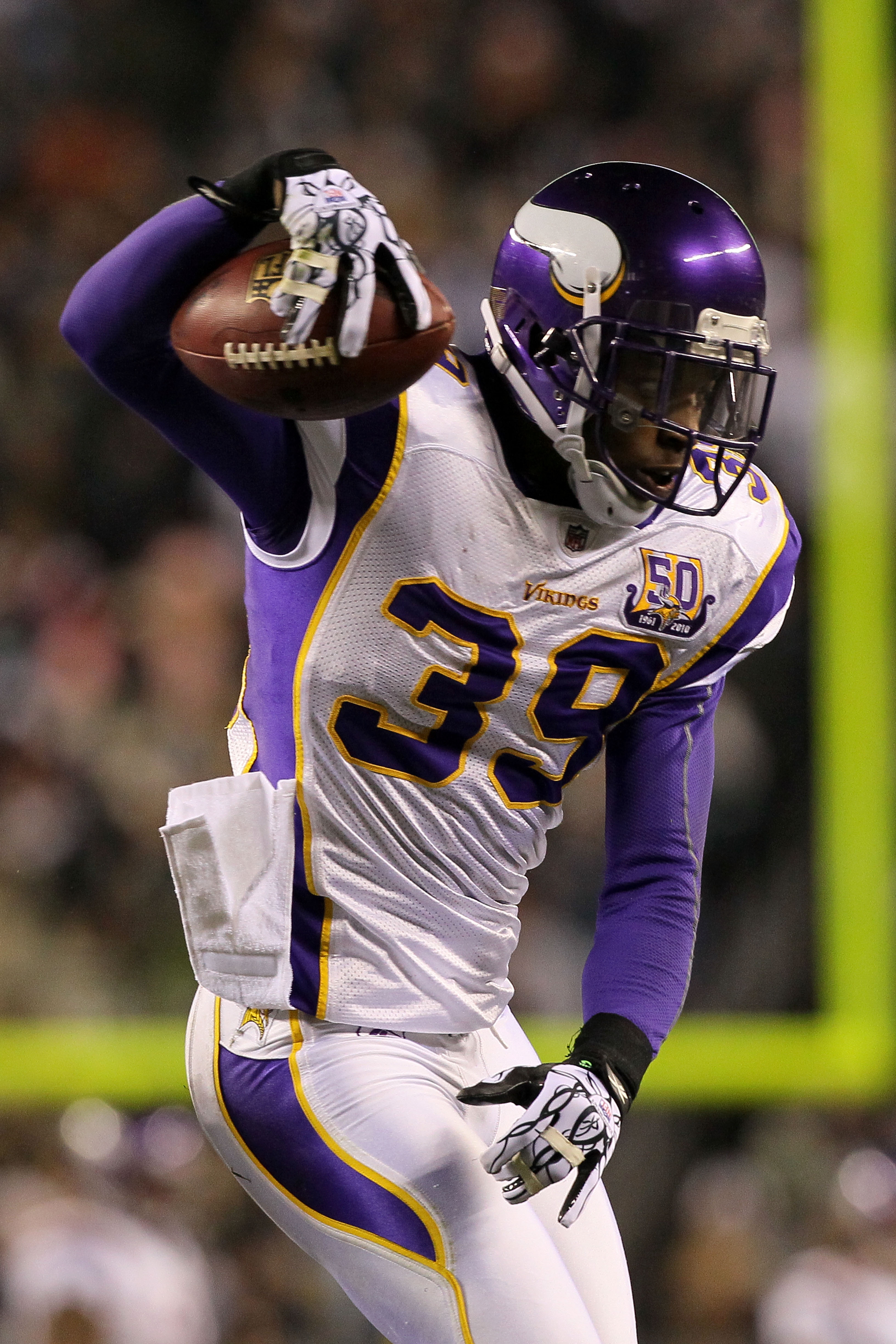 PHILADELPHIA, PA - DECEMBER 28: Husain Abdullah #39 of the Minnesota Vikings celebrates after intercepted a pass intended for DeSean Jackson #10 of the Philadelphia Eagles at Lincoln Financial Field on December 28, 2010 in Philadelphia, Pennsylvania. (Pho