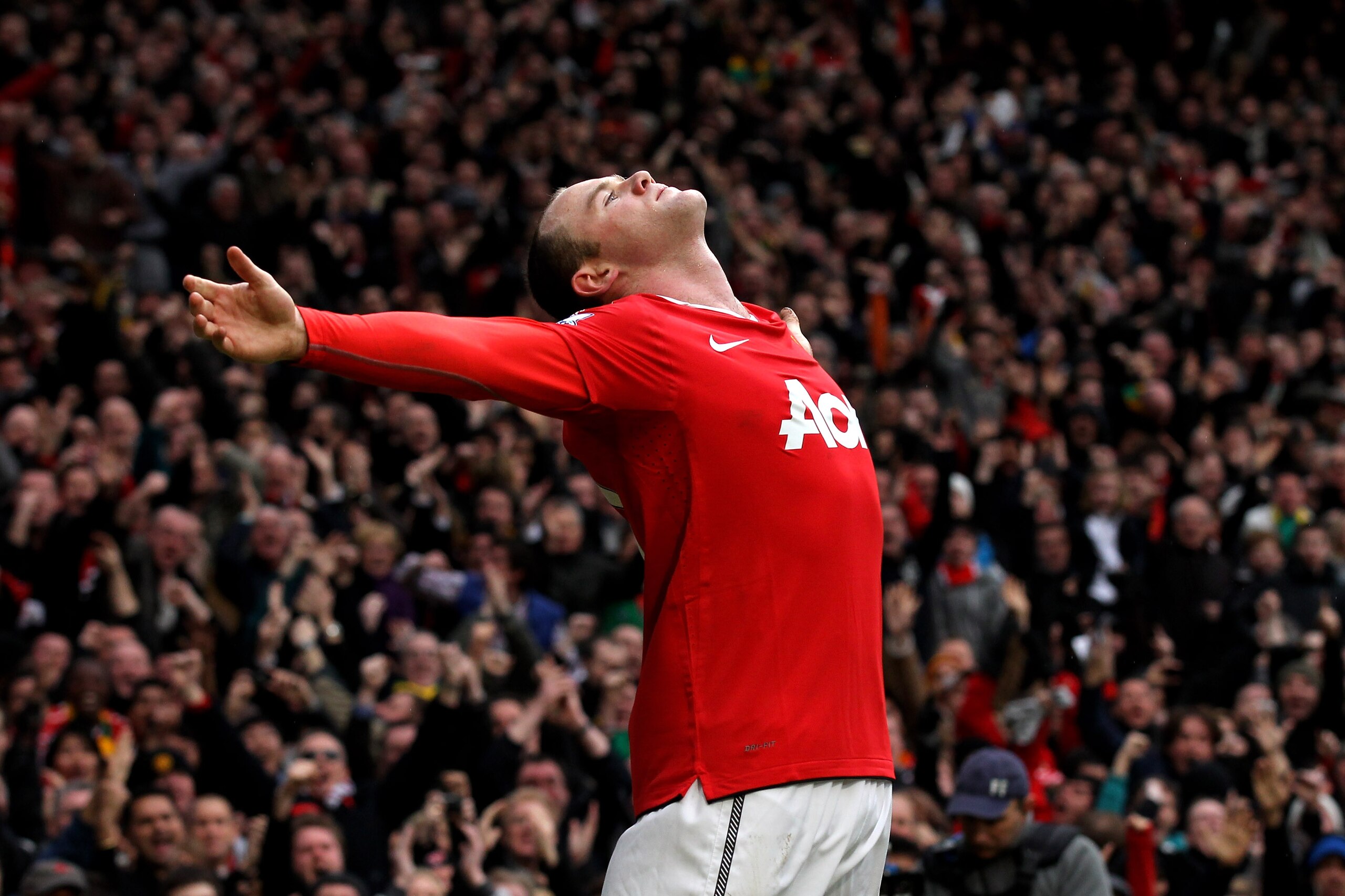 MANCHESTER, ENGLAND - FEBRUARY 12: Wayne Rooney of Manchester United celebrates after he scores a goal from an overhead kick during the Barclays Premier League match between Manchester United and Manchester City at Old Trafford on February 12, 2011 in Ma MANCHESTER, ENGLAND - FEBRUARY 12: Wayne Rooney of Manchester United celebrates after he scores a goal from an overhead kick during the Barclays Premier League match between Manchester United and Manchester City at Old Trafford on February 12, 2011 in Ma