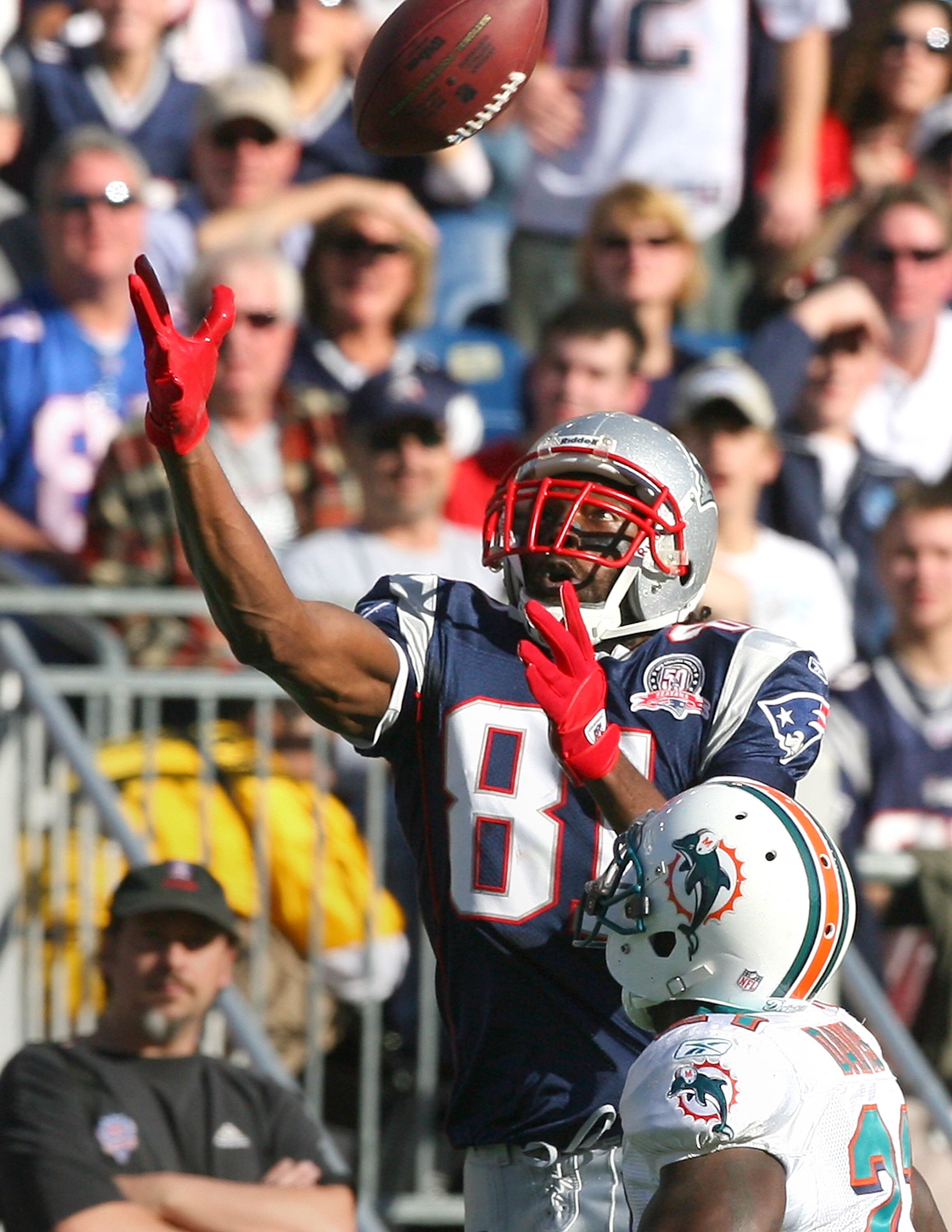FOXBORO, MA - NOVEMBER 8:  Randy Moss #81 of the New England Patriots catches a pass during a game against the Miami Dolphins at Gillette Stadium on November 8, 2009 in Foxboro, Massachusetts. The Patriots won 27-17. (Photo by Jim Rogash/Getty Images)
