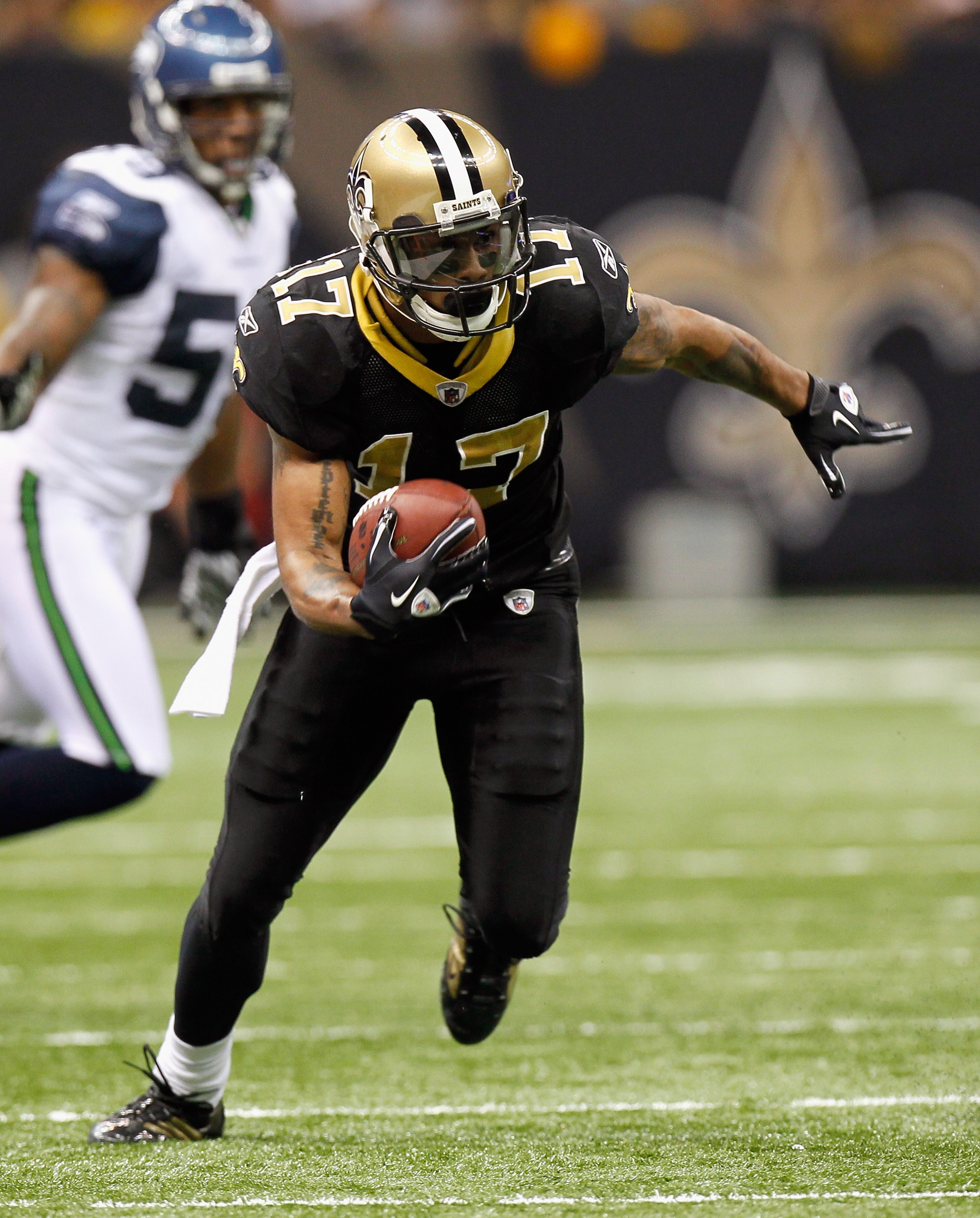NEW ORLEANS - NOVEMBER 21:  Robert Meachem #17 of the New Orleans Saints against the Seattle Seahawks at Louisiana Superdome on November 21, 2010 in New Orleans, Louisiana.  (Photo by Kevin C. Cox/Getty Images)