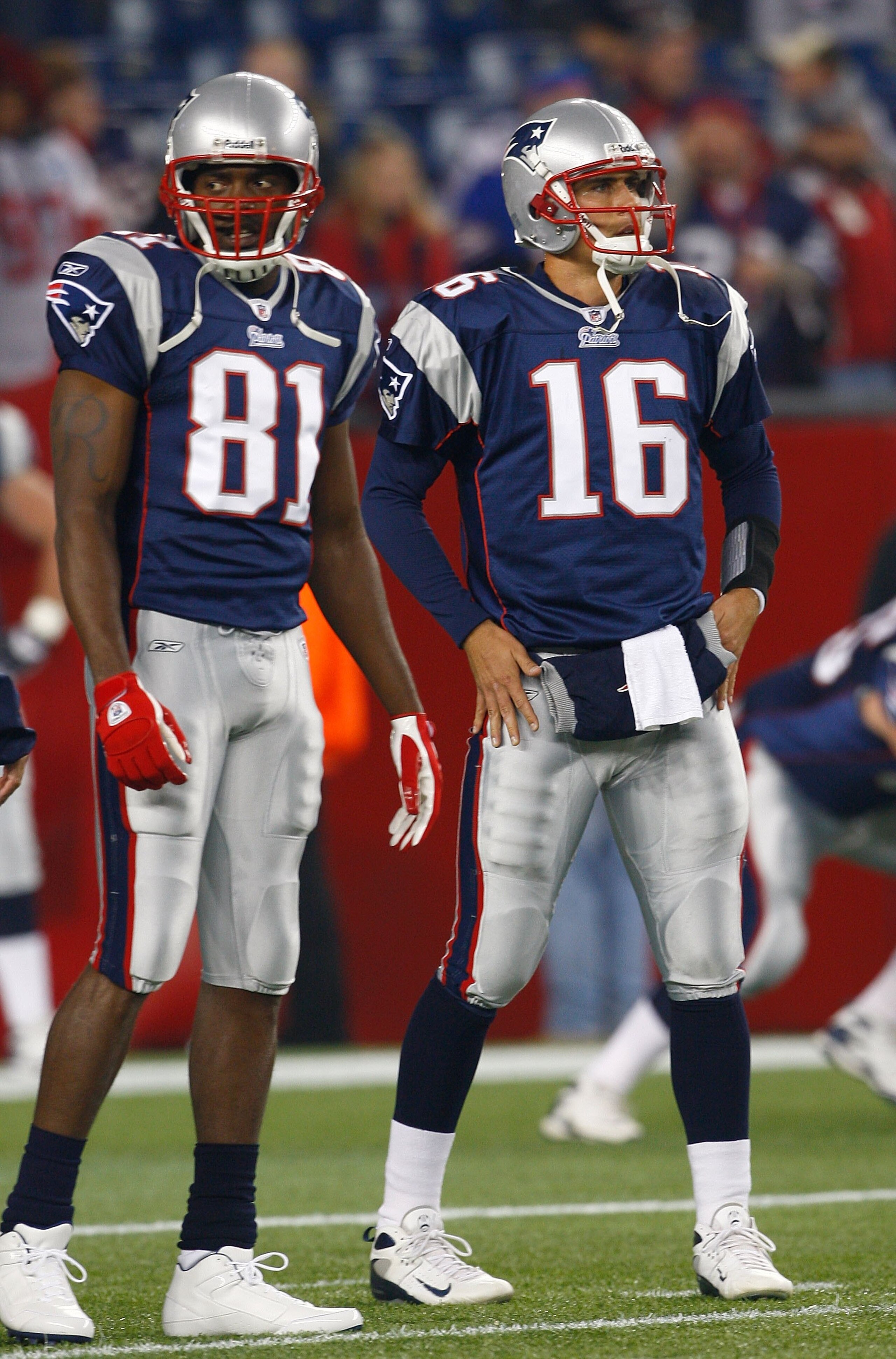 FOXBORO, MA - OCTOBER 20: Matt Cassel #16 and Randy Moss #81 the New England Patriots prepare for a game against the Denver Broncos at Gillette Stadium on October 20, 2008 in Foxboro, Massachusetts. (Photo by Jim Rogash/Getty Images)