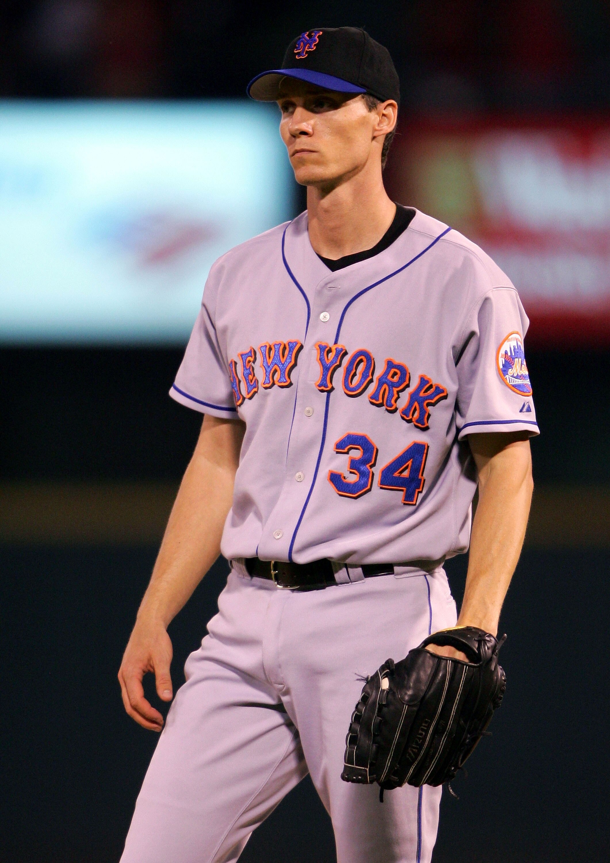 ST. LOUIS - SEPTEMBER 8:  Kris Benson #34 of the New York Mets reacts after giving up a home run to Albert Pujols of the St. Louis Cardinals on September 8, 2005 at Busch Stadium in St. Louis, Missouri.  (Photo by Elsa/Getty Images)