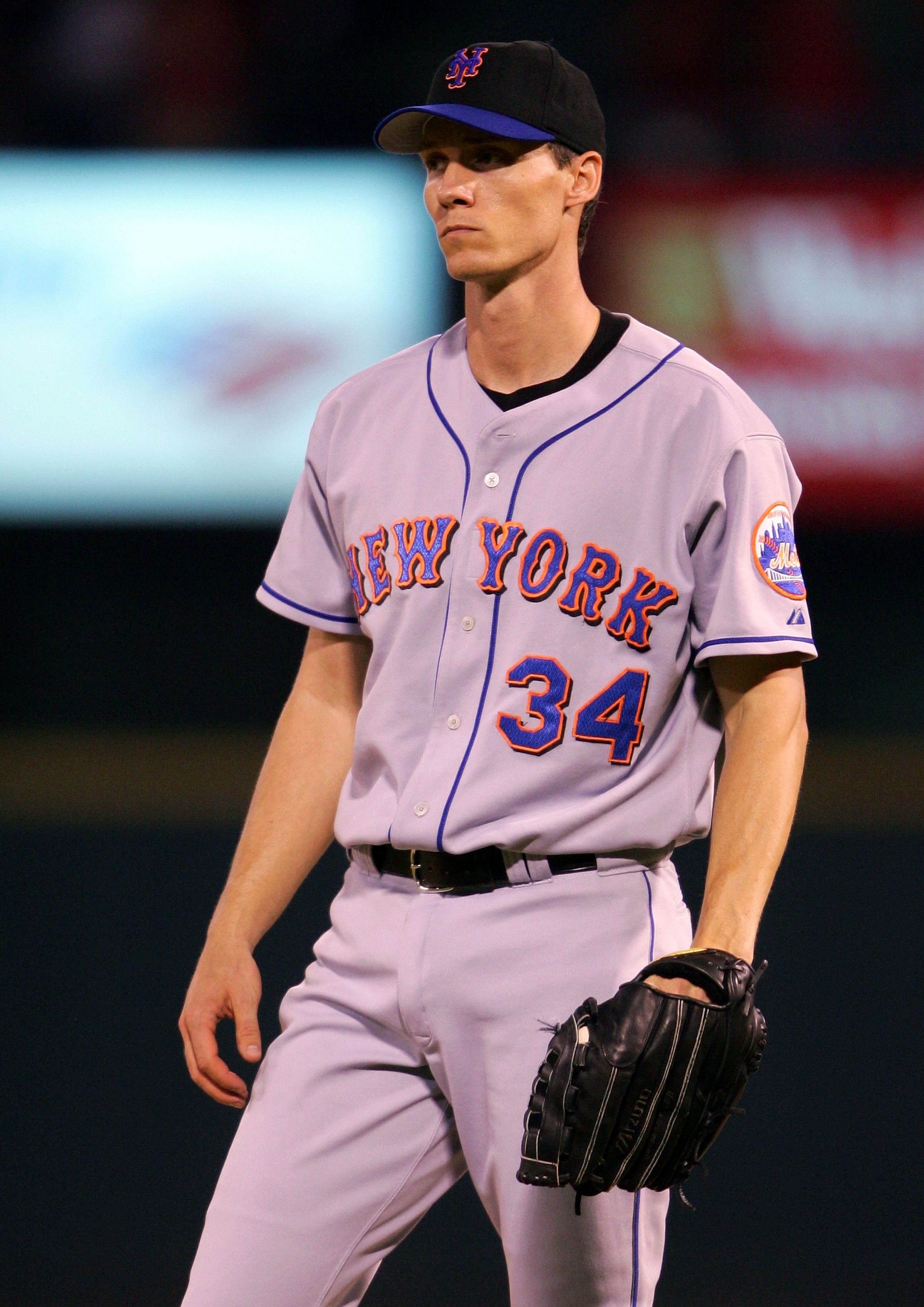 ST. LOUIS - SEPTEMBER 8: Kris Benson #34 of the New York Mets reacts after giving up a home run to Albert Pujols of the St. Louis Cardinals on September 8, 2005 at Busch Stadium in St. Louis, Missouri. (Photo by Elsa/Getty Images) ST. LOUIS - SEPTEMBER 8: Kris Benson #34 of the New York Mets reacts after giving up a home run to Albert Pujols of the St. Louis Cardinals on September 8, 2005 at Busch Stadium in St. Louis, Missouri. (Photo by Elsa/Getty Images)