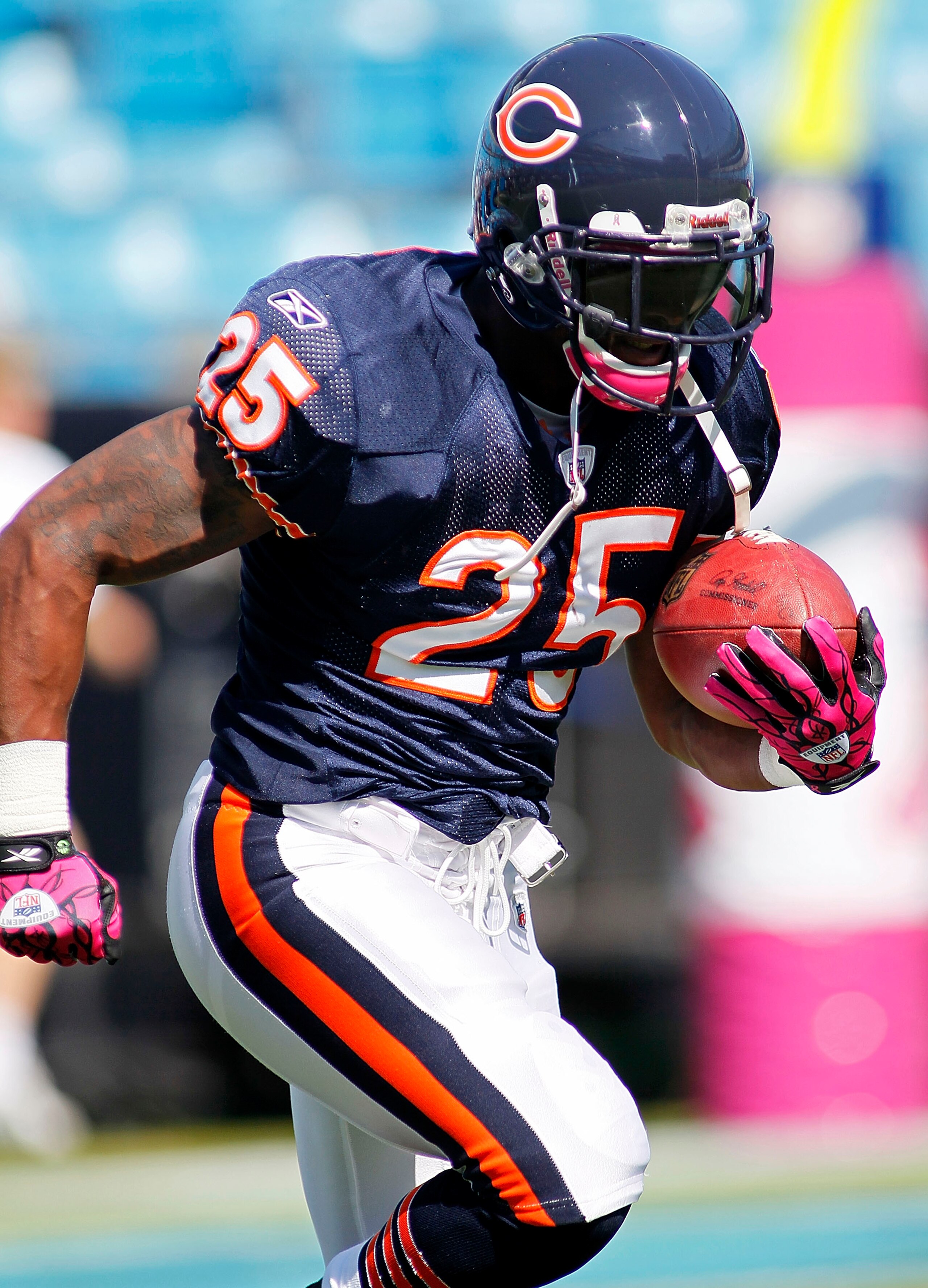 CHARLOTTE, NC - OCTOBER 10: Running back Garrett Wolfe #25 of the Chicago Bears runs with the ball during warm ups prior to the Bears game against the Carolina Panthers at Bank of America Stadium on October 10, 2010 in Charlotte, North Carolina. (Photo by