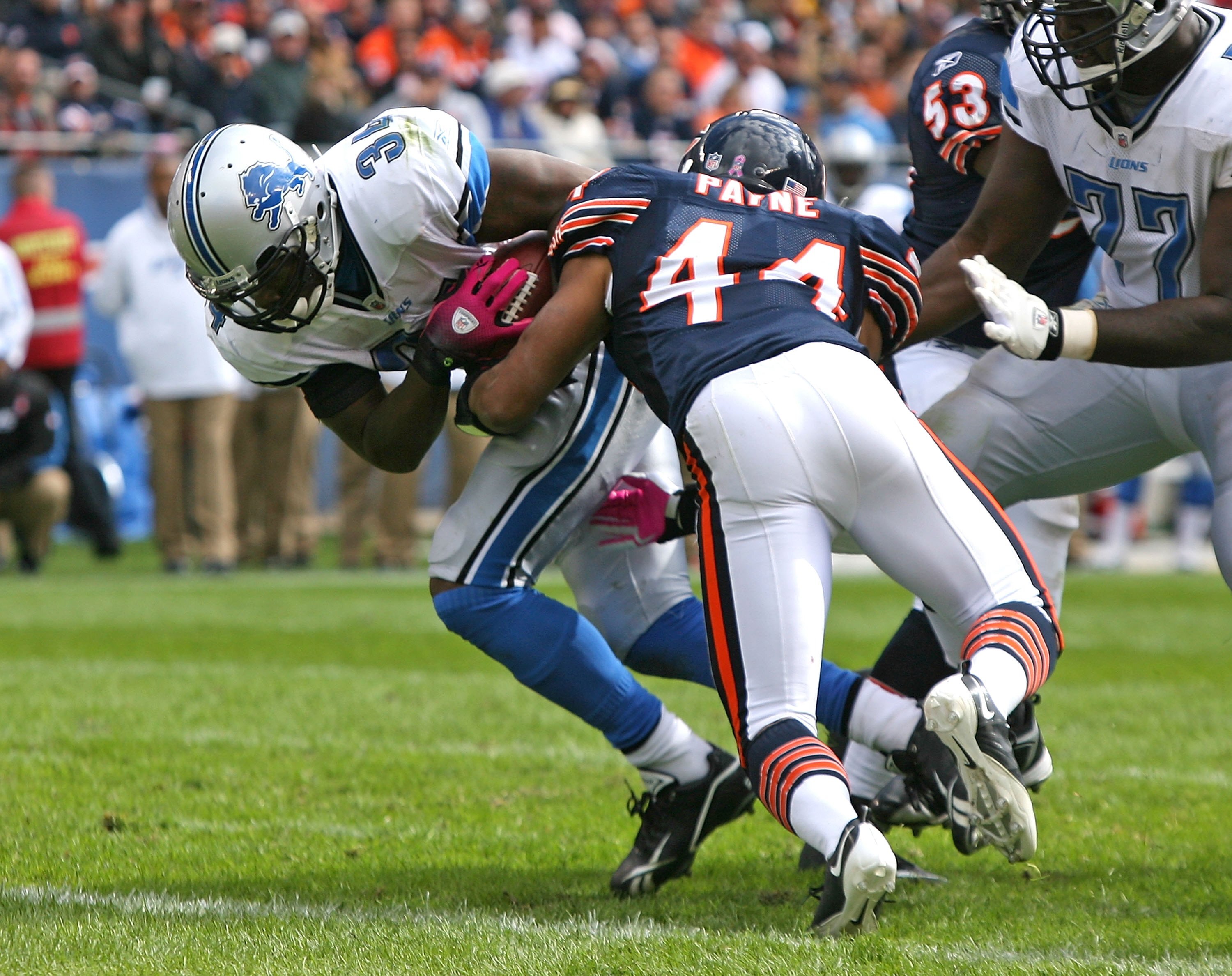 CHICAGO - OCTOBER 04: Kevin Smith #34 of the Detroit Lions breaks away from Kevin Payne #44 of the Chicago Bears to score a touchdown on October 4, 2009 at Soldier Field in Chicago, Illinois. The Bears defeated the Lions 48-24. (Photo by Jonathan Daniel/G
