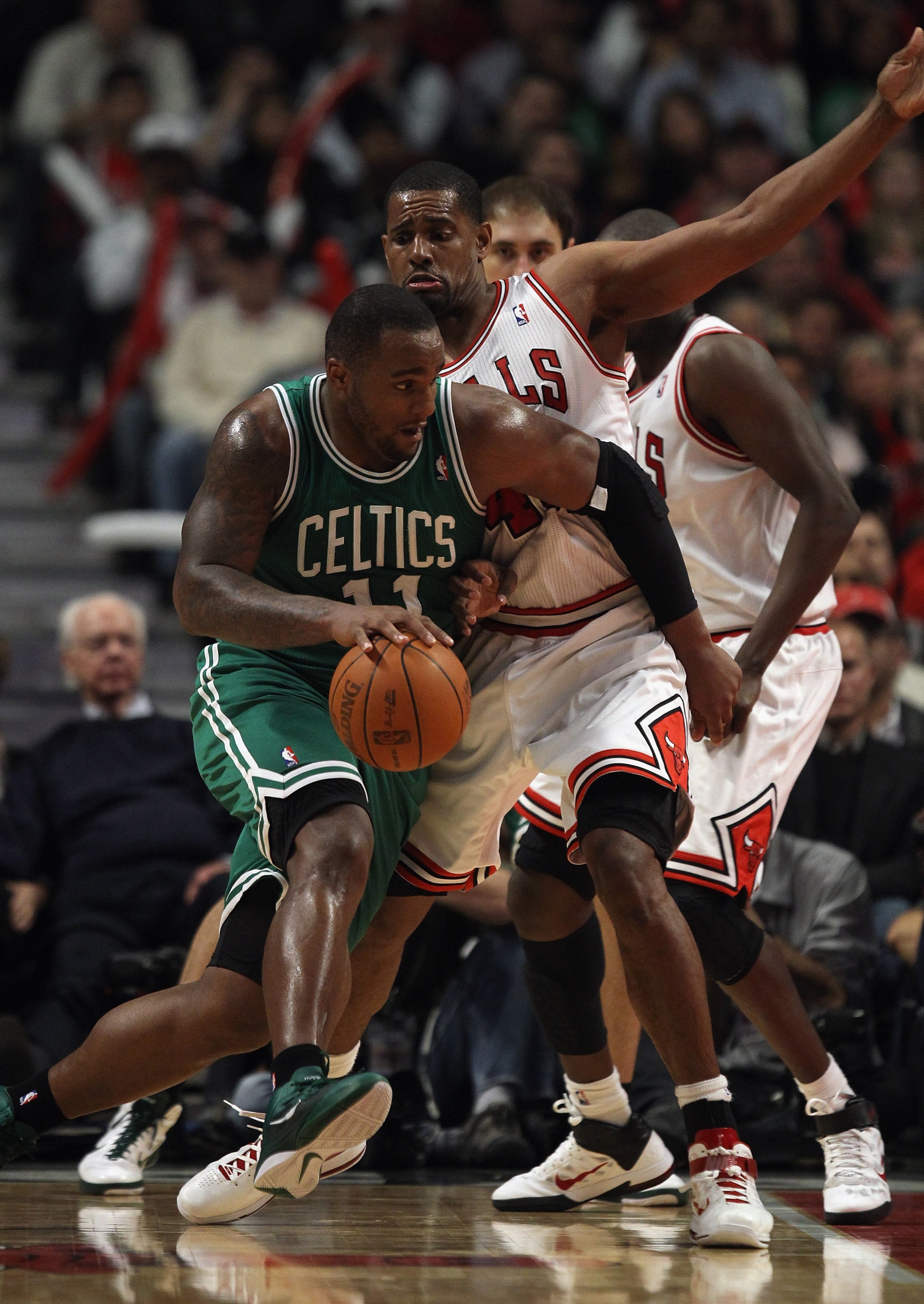CHICAGO, IL - APRIL 07: Glen Davis #11 of the Boston Celtics moves against Kurt Thomas #40 of the Chicago Bulls at United Center on April 7, 2011 in Chicago, Illinois. The Bulls defeated the Celtics 97-81. NOTE TO USER: User expressly acknowledges and agr CHICAGO, IL - APRIL 07: Glen Davis #11 of the Boston Celtics moves against Kurt Thomas #40 of the Chicago Bulls at United Center on April 7, 2011 in Chicago, Illinois. The Bulls defeated the Celtics 97-81. NOTE TO USER: User expressly acknowledges and agr