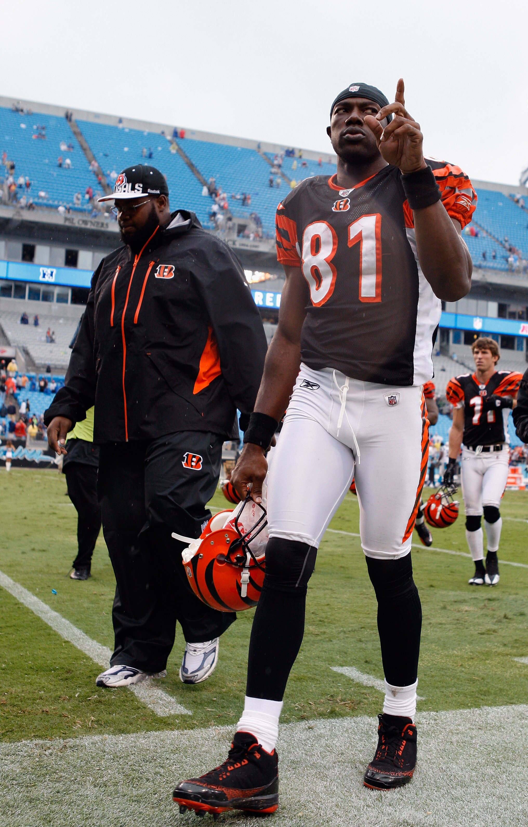 CHARLOTTE, NC - SEPTEMBER 26:  Terrell Owens #81 of the Cincinnati Bengals waves to the crowd after a 20-7 victory over the Carolina Panthers after their game at Bank of America Stadium on September 26, 2010 in Charlotte, North Carolina.  (Photo by Street