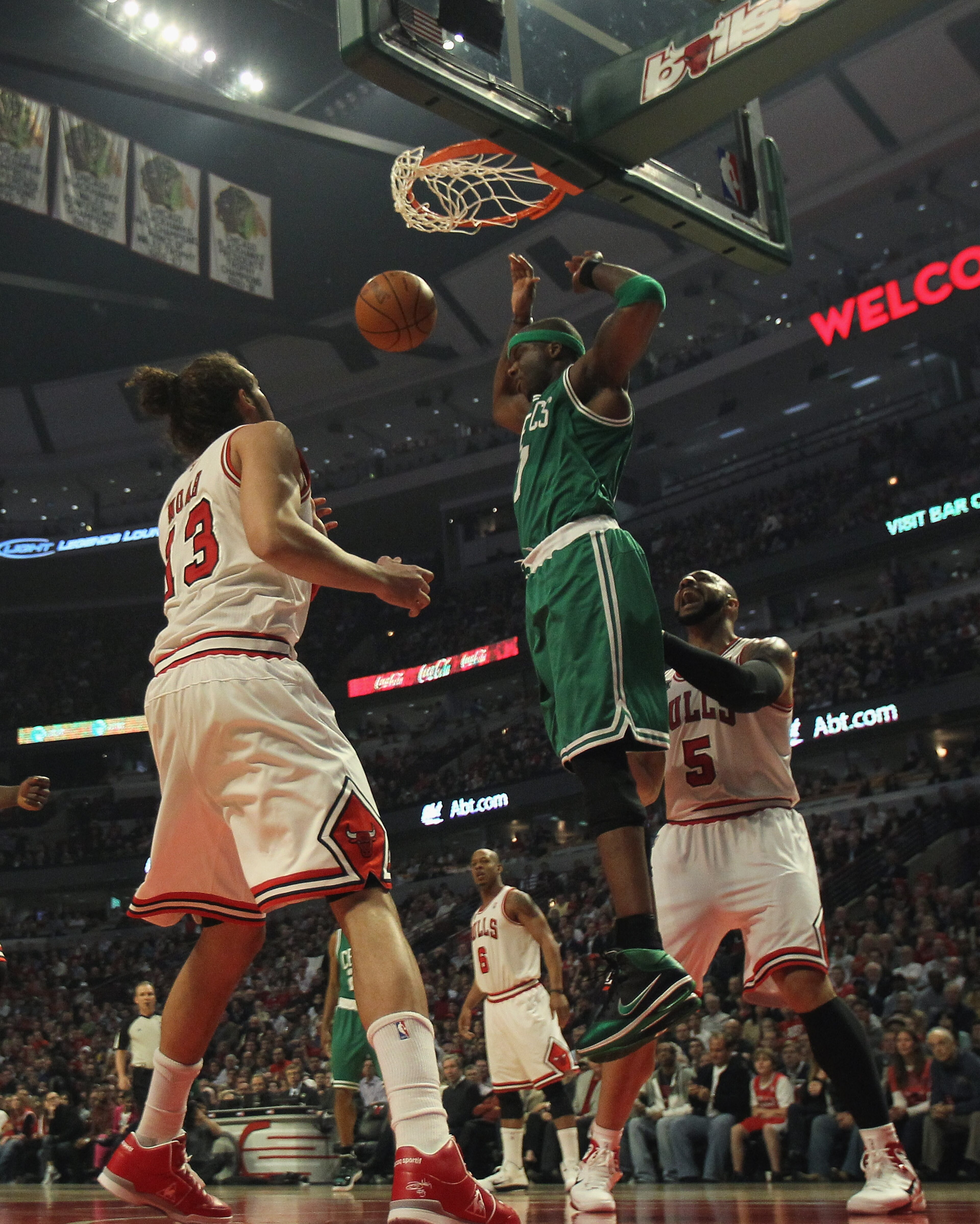 CHICAGO, IL - APRIL 07: Jermaine O'Neal #7 of the Boston Celtics dunks the ball between Joakim Noah #13 and Carlos Boozer #5 of the Chicago Bulls at United Center on April 7, 2011 in Chicago, Illinois. The Bulls defeated the Celtics 97-81. NOTE TO USER: U