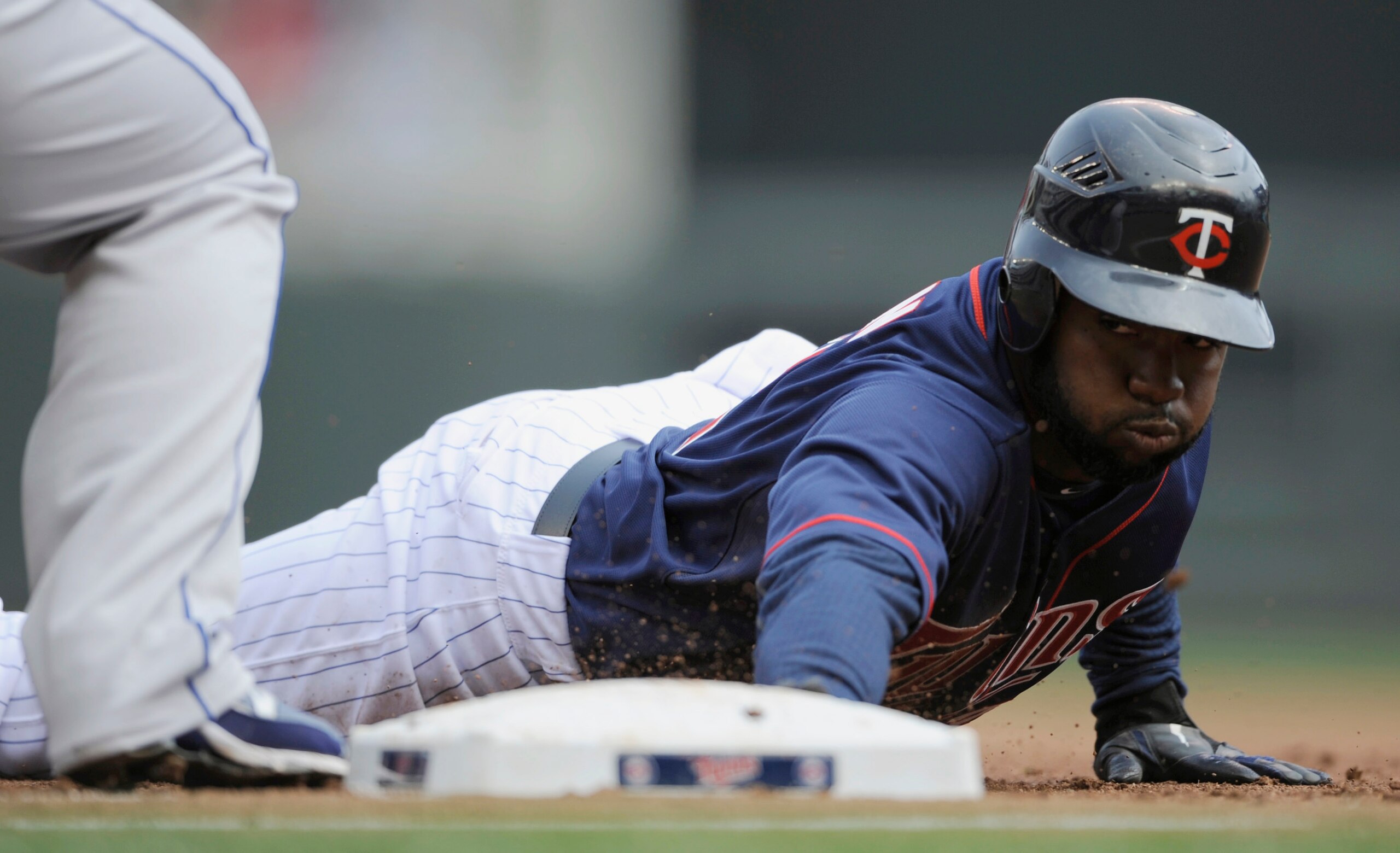 MINNEAPOLIS, MN - APRIL 13: Denard Span #2 of the Minnesota Twins slides back to first base safely during the first inning of their game on April 13, 2011 at Target Field in Minneapolis, Minnesota. (Photo by Hannah Foslien/Getty Images)