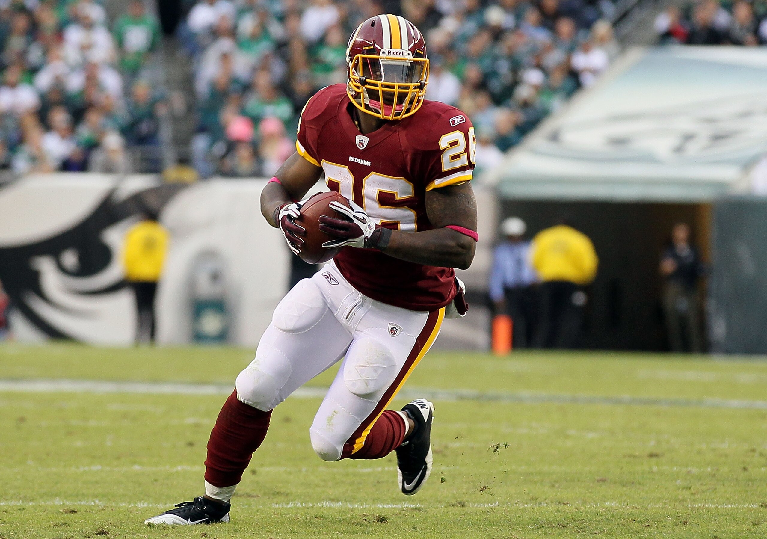 PHILADELPHIA - OCTOBER 03: Clinton Portis #26 of the Washington Redskins runs the ball against the Philadelphia Eagles on October 3, 2010 at Lincoln Financial Field in Philadelphia, Pennsylvania. (Photo by Jim McIsaac/Getty Images) PHILADELPHIA - OCTOBER 03: Clinton Portis #26 of the Washington Redskins runs the ball against the Philadelphia Eagles on October 3, 2010 at Lincoln Financial Field in Philadelphia, Pennsylvania. (Photo by Jim McIsaac/Getty Images)