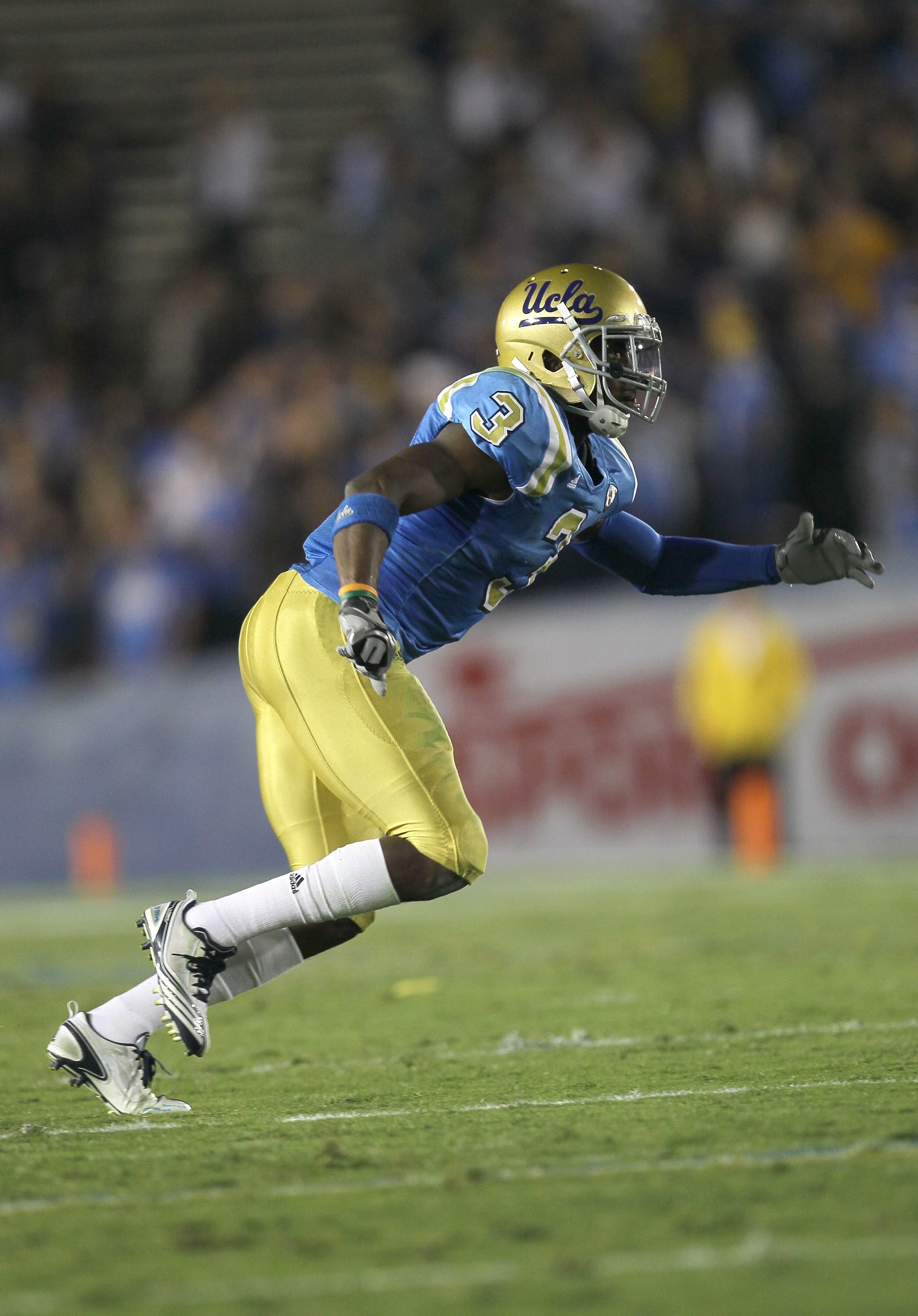 PASADENA, CA - SEPTEMBER 18:  Safety Rahim Moore #3 of the UCLA Bruins in the game with the Houston Cougars at the Rose Bowl on September 18, 2010 in Pasadena, California.  UCLA won 31-13.  (Photo by Stephen Dunn/Getty Images)
