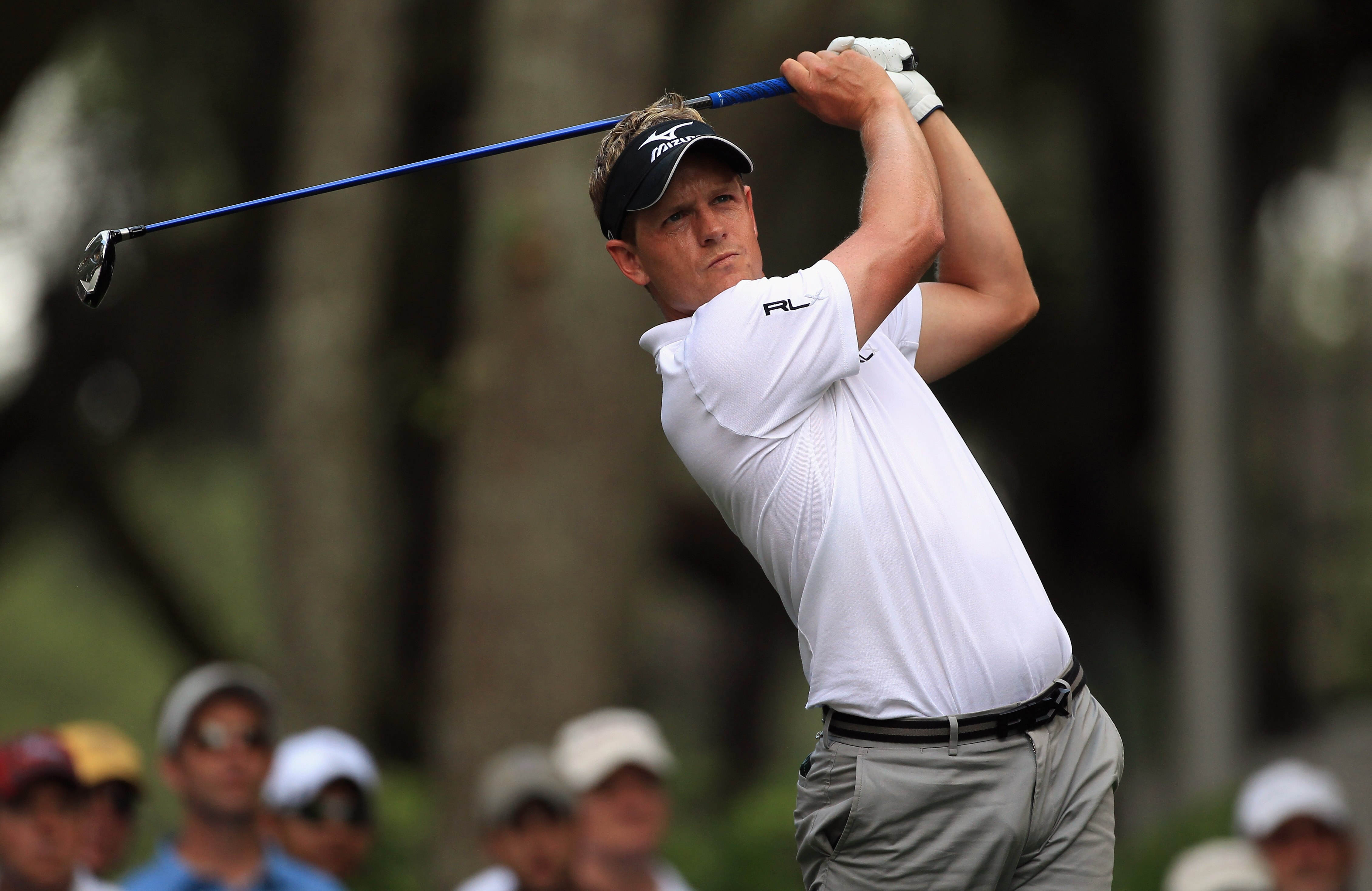 HILTON HEAD ISLAND, SC - APRIL 22:  Luke Donald of England watches his tee shot on the 16th hole during the second round of The Heritage at Harbour Town Golf Links on April 22, 2011 in Hilton Head Island, South Carolina.  (Photo by Streeter Lecka/Getty Im