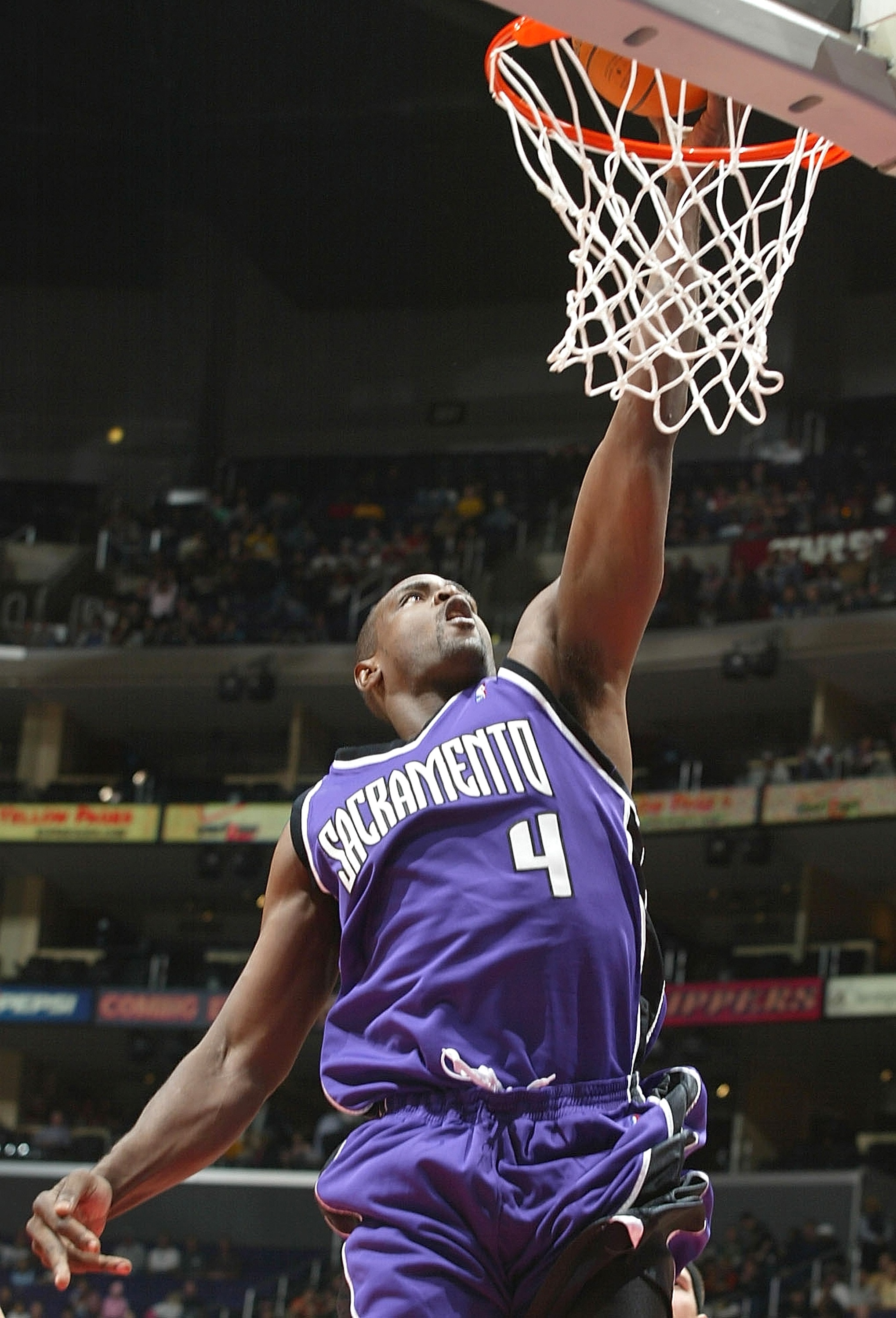 LOS ANGELES - JANUARY 17:  Chris Webber #4 of the Sacramento Kings lays a shot up in the first half against the Los Angeles Clippers on January 17, 2005 at Staples Center in Los Angeles, California.  NOTE TO USER:  User expressly acknowledges and agrees t