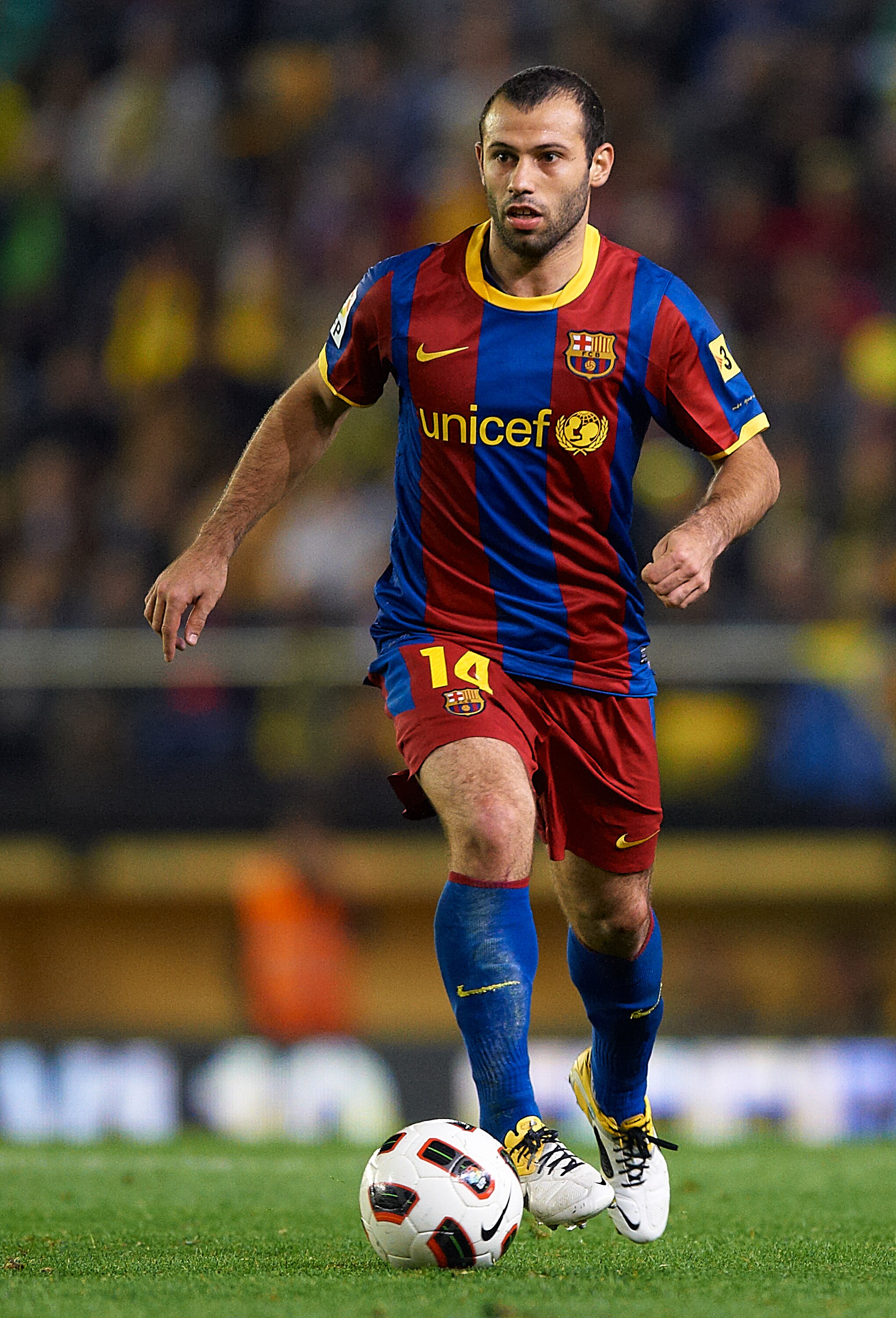 VILLARREAL, CASTELLON - APRIL 02:  Javier Alejandro Mascherano of Barcelona in action during the La Liga match between Villarreal and Barcelona at El Madrigal on April 2, 2011 in Villarreal, Spain. Barcelona won 1-0.  (Photo by Manuel Queimadelos Alonso/G