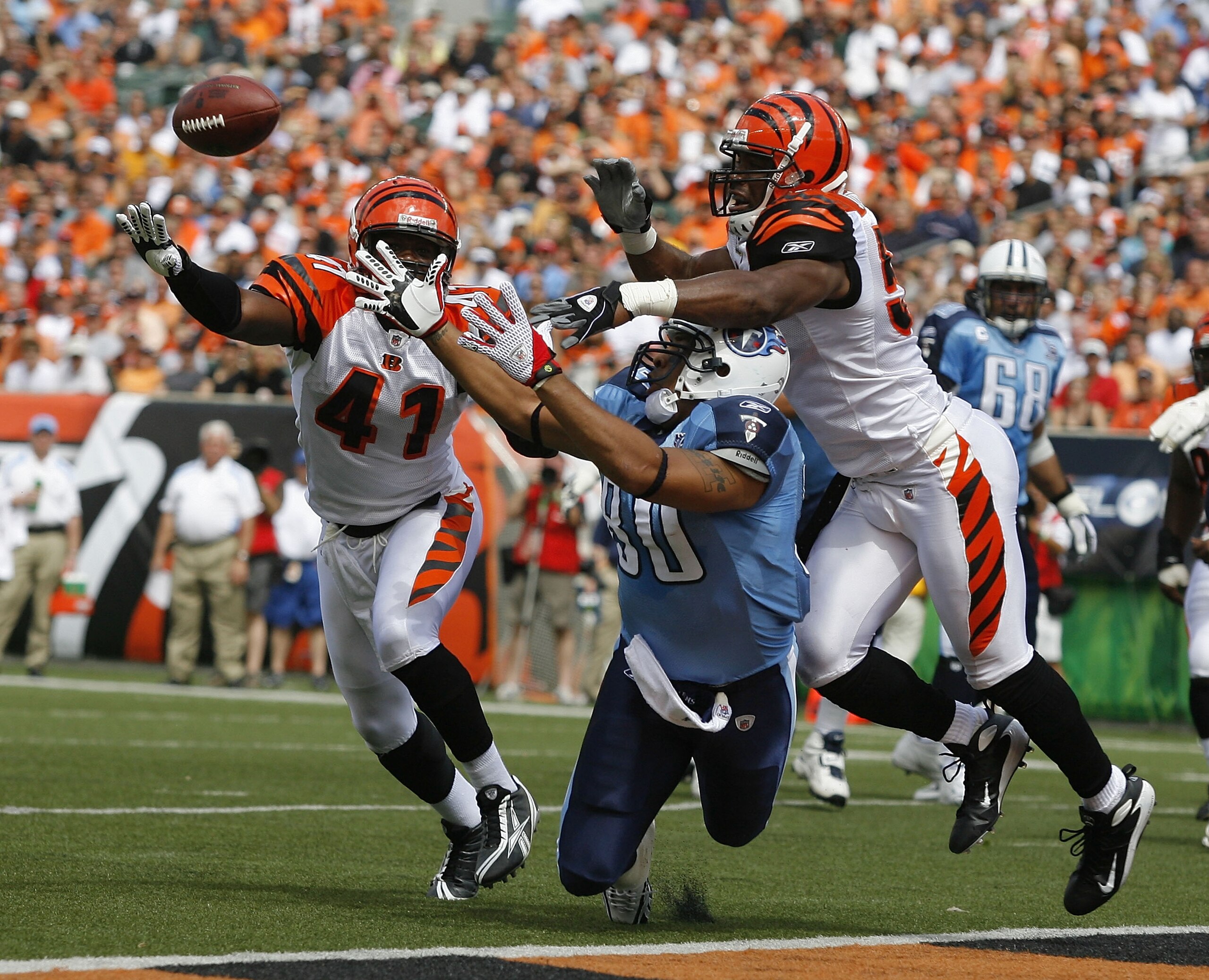 CINCINNATI - SEPTEMBER 14: Bo Scaife #80 of the Tennessee Titans dives for the ball with Chinedum Ndukwe #41 and Dhani Jones #57 of the Cincinnati Bengals during the second quarter of their NFL game September 14, 2008 at Paul Brown Stadium in Cincinnati, CINCINNATI - SEPTEMBER 14: Bo Scaife #80 of the Tennessee Titans dives for the ball with Chinedum Ndukwe #41 and Dhani Jones #57 of the Cincinnati Bengals during the second quarter of their NFL game September 14, 2008 at Paul Brown Stadium in Cincinnati,