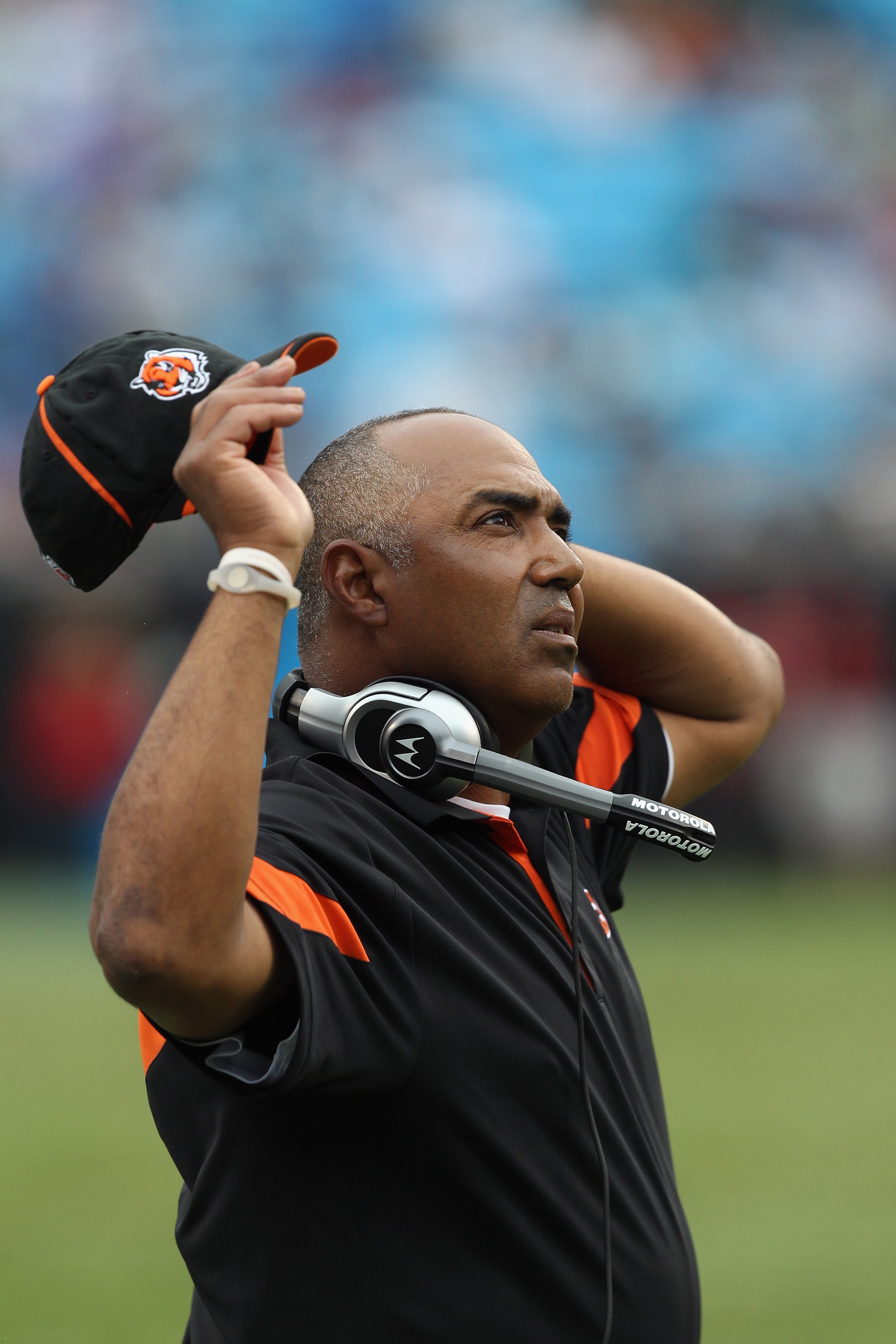 CHARLOTTE, NC - SEPTEMBER 26:  Head coach Marvin Lewis of the Cincinnati Bengals watches on during their game against the Carolina Panthers at Bank of America Stadium on September 26, 2010 in Charlotte, North Carolina.  (Photo by Streeter Lecka/Getty Imag