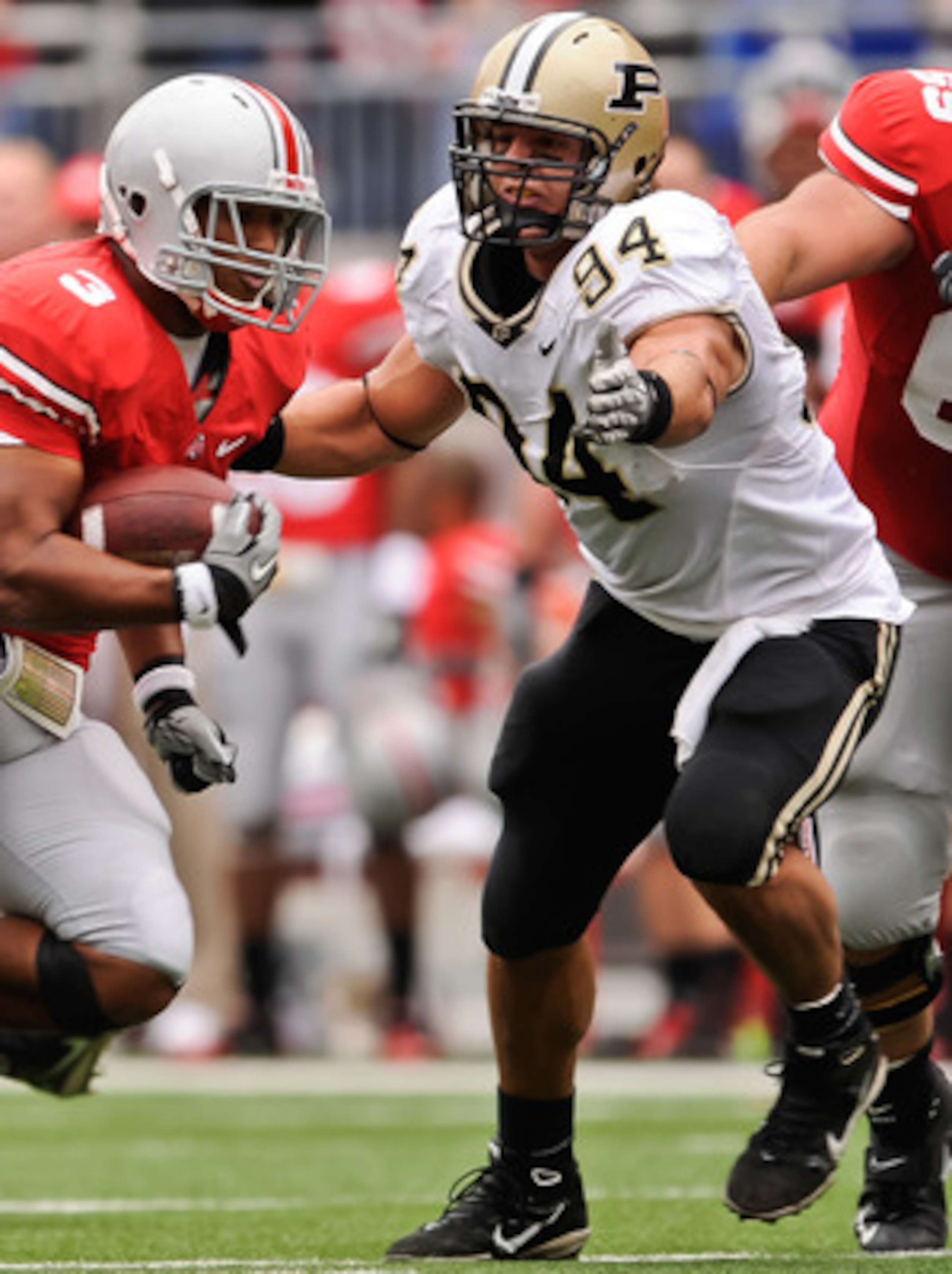 COLUMBUS, OH - OCTOBER 23:  Ryan Kerrigan #94 of the Purdue Boilermakers attempts to tackle Brandon Saine #3 of the Ohio State Buckeyes at Ohio Stadium on October 23, 2010 in Columbus, Ohio.  (Photo by Jamie Sabau/Getty Images)