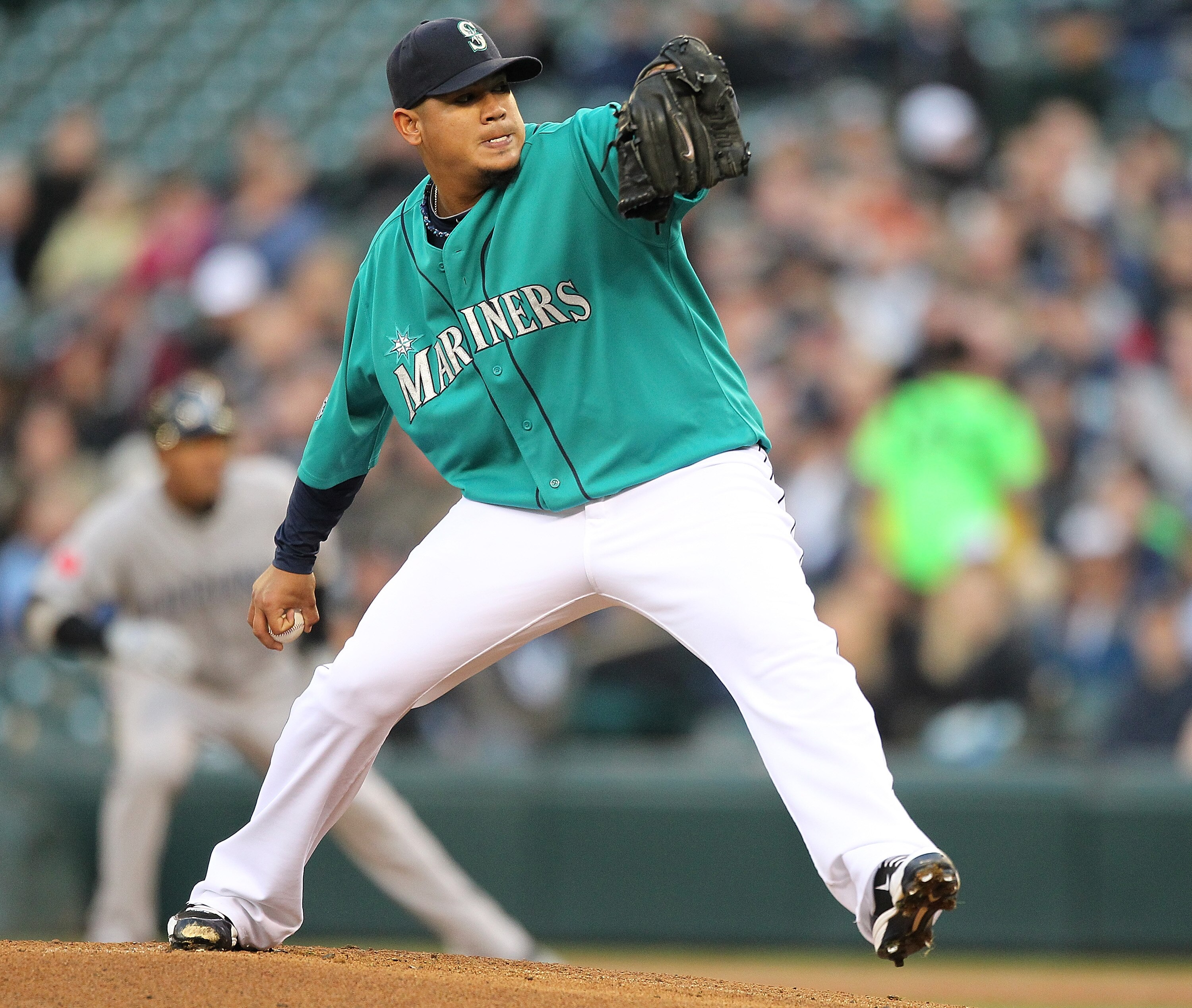 SEATTLE - APRIL 11:  Starting pitcher Felix Hernandez #34 of the Seattle Mariners pitches against the Toronto Blue Jays at Safeco Field on April 11, 2011 in Seattle, Washington. (Photo by Otto Greule Jr/Getty Images)