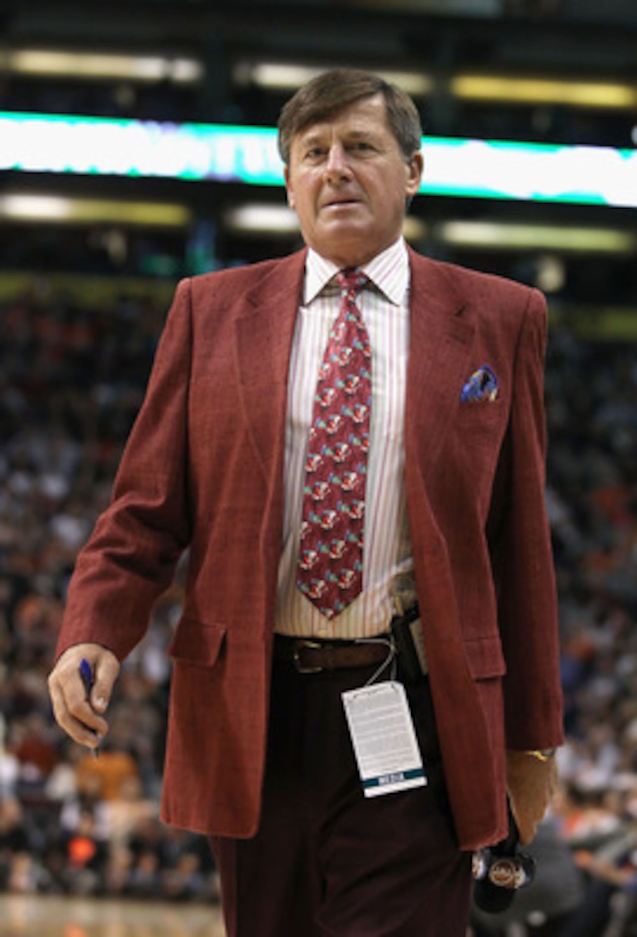 PHOENIX - DECEMBER 23:  Reporter Craig Sager at the NBA game between the Miami Heat and the Phoenix Suns at US Airways Center on December 23, 2010 in Phoenix, Arizona.  The Heat defeated the Suns 95-83.  NOTE TO USER: User expressly acknowledges and agree