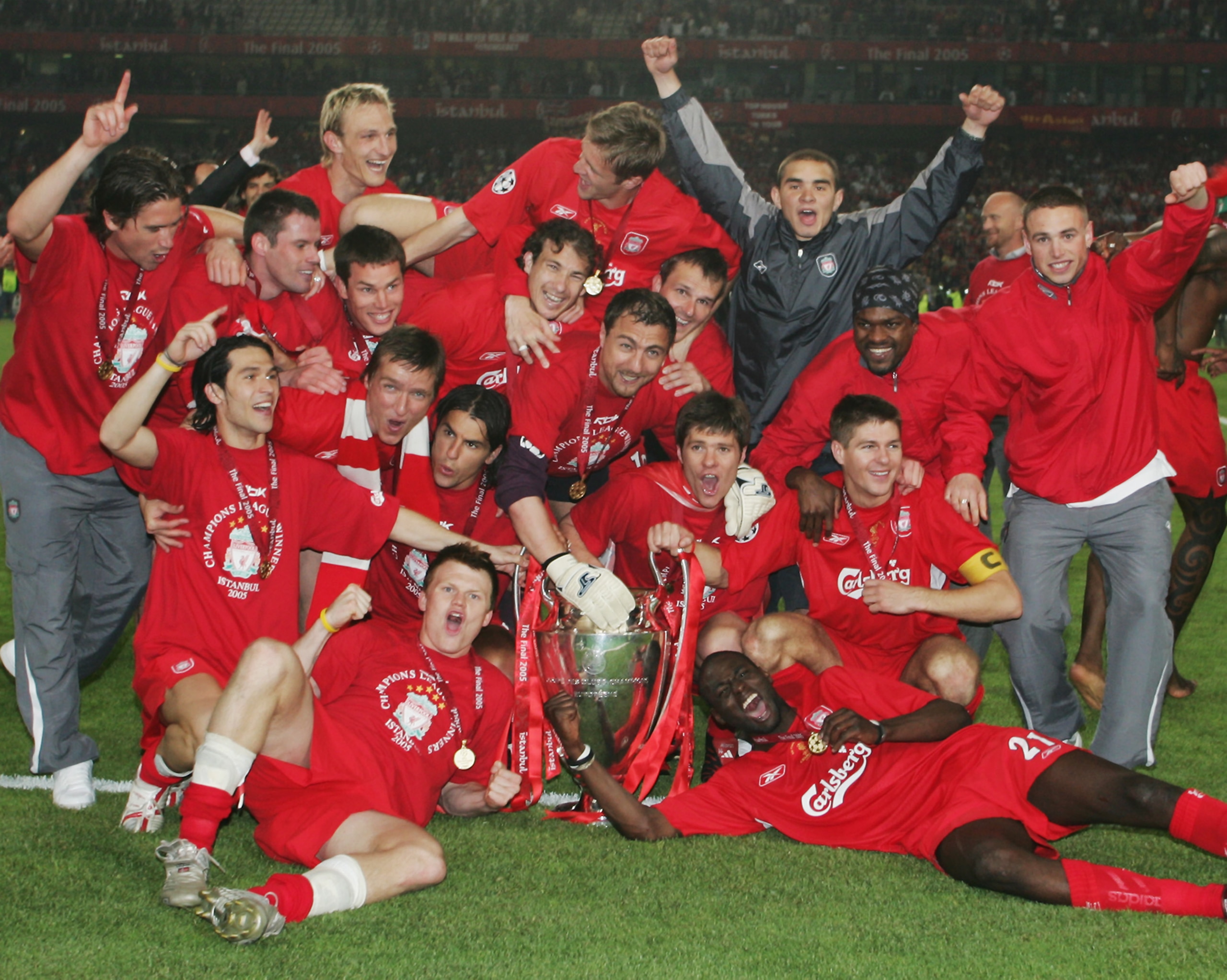 ISTANBUL, TURKEY - MAY 25:  Liverpool players celebrate victory following the European Champions League Final between Liverpool and AC Milan on May 25, 2005 at the Ataturk Olympic Stadium in Istanbul, Turkey.  (Photo by Ben Radford/Getty Images)