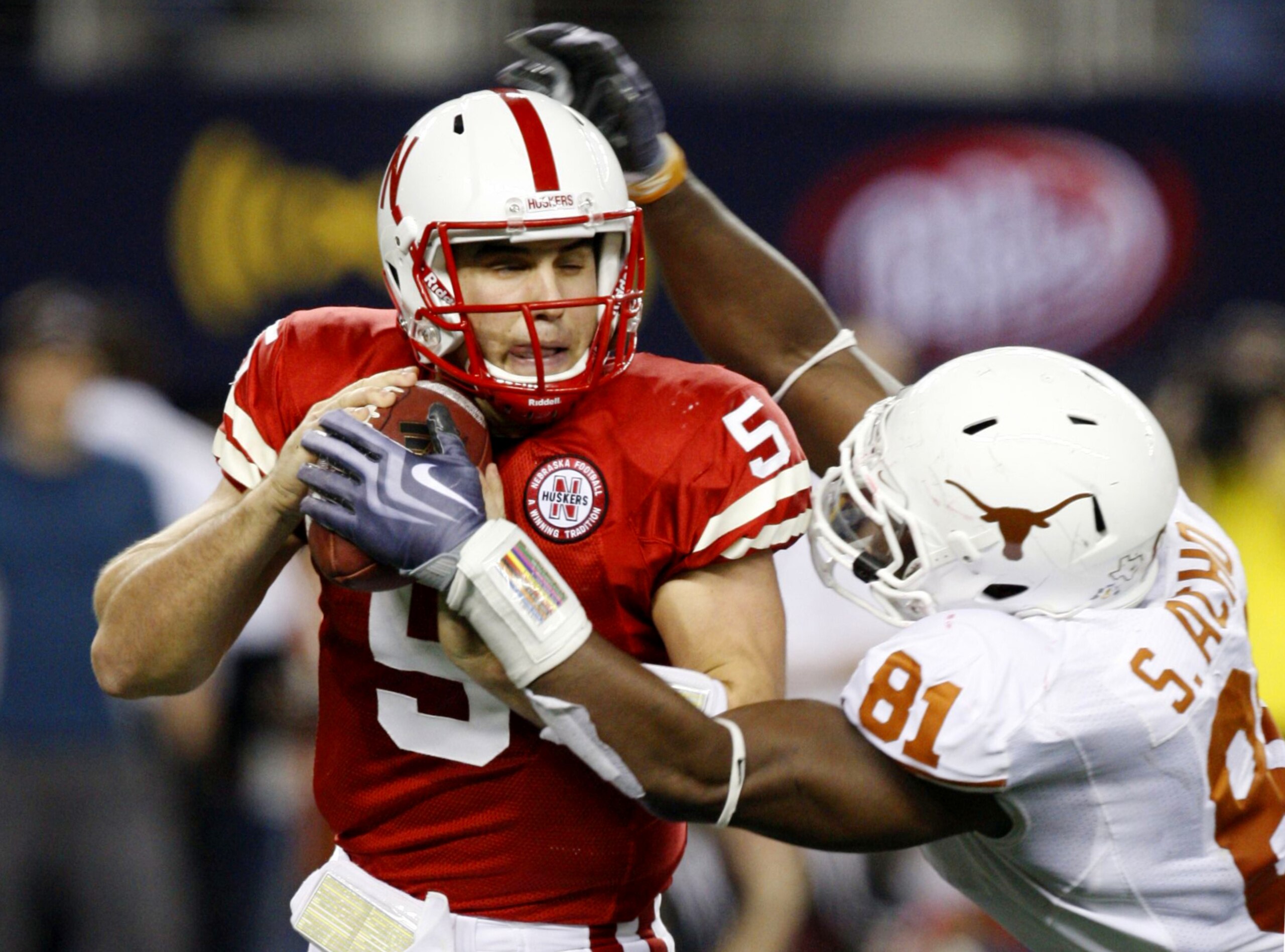 ARLINGTON, TX - DECEMBER 5: Quarterback Zac Lee of the Nebraska Cornhuskers is sacked by Sam Acho #81 of the Texas Longhorns at Cowboys Stadium on December 5, 2009 in Arlington, Texas. (Photo by Ronald Martinez/Getty Images) ARLINGTON, TX - DECEMBER 5: Quarterback Zac Lee of the Nebraska Cornhuskers is sacked by Sam Acho #81 of the Texas Longhorns at Cowboys Stadium on December 5, 2009 in Arlington, Texas. (Photo by Ronald Martinez/Getty Images)