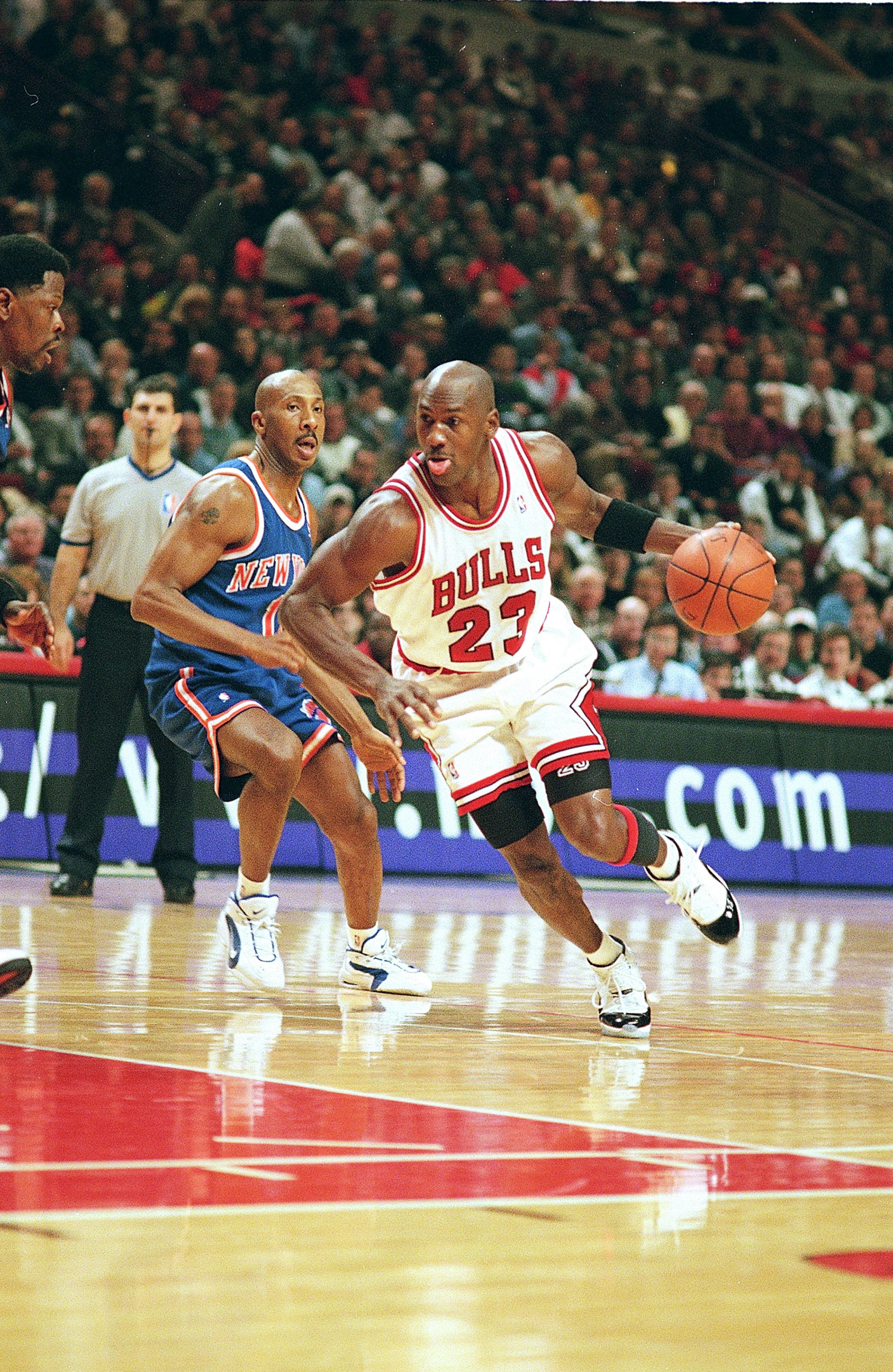 6 Dec 1995:  Michael Jordan #23 of the Chicago Bulls dribbles the ball during the game against the New York Knicks at the United Center in Chicago,Illinois. The Bulls defeated the Knicks 101-94. NOTE TO USER: It is expressly understood that the only right