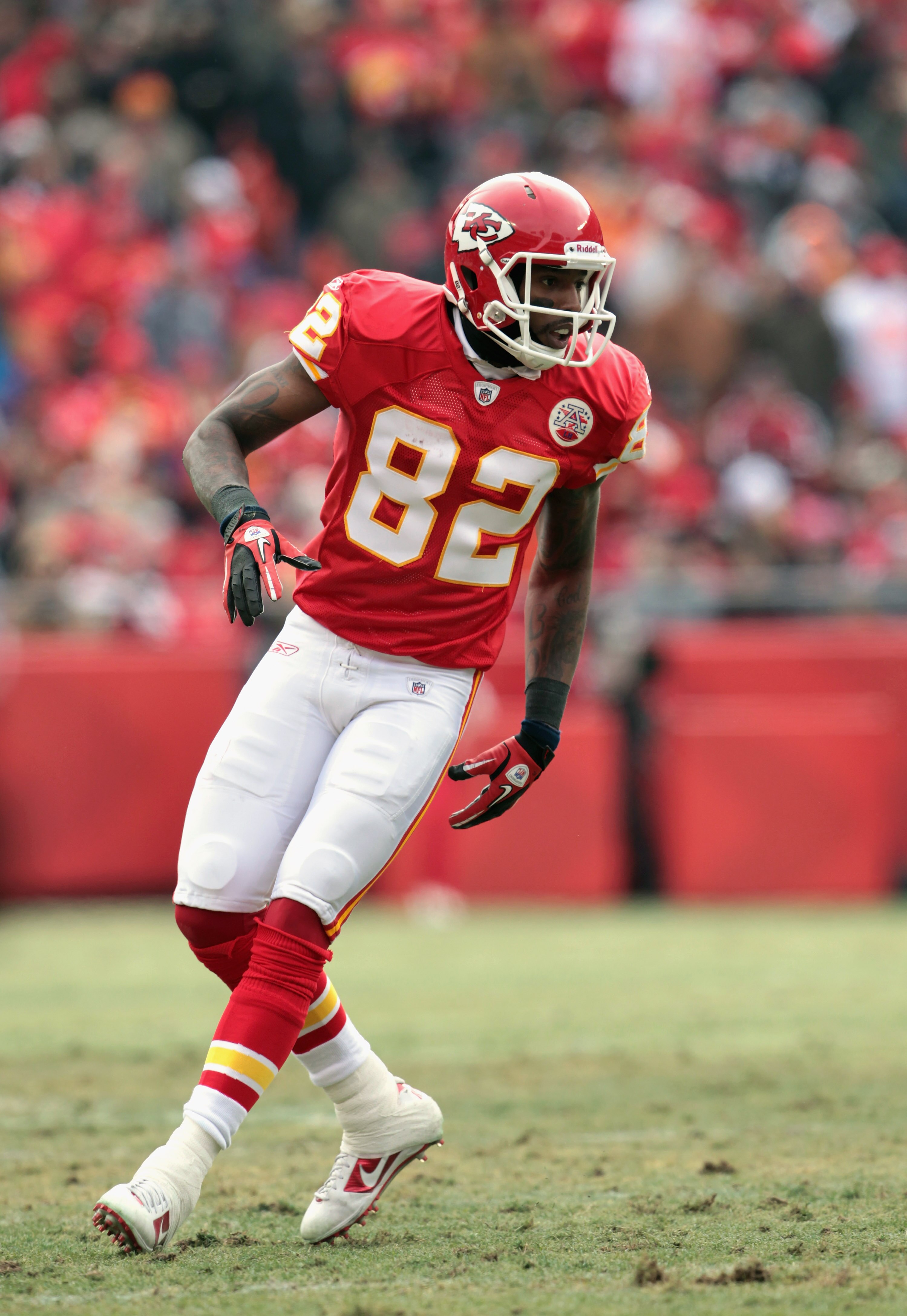 KANSAS CITY, MO - DECEMBER 26:  Receiver Dwayne Bowe #82 of the Kansas City Chiefs in action during the game against the Tennessee Titans on December 26, 2010 at Arrowhead Stadium in Kansas City, Missouri.  (Photo by Jamie Squire/Getty Images)