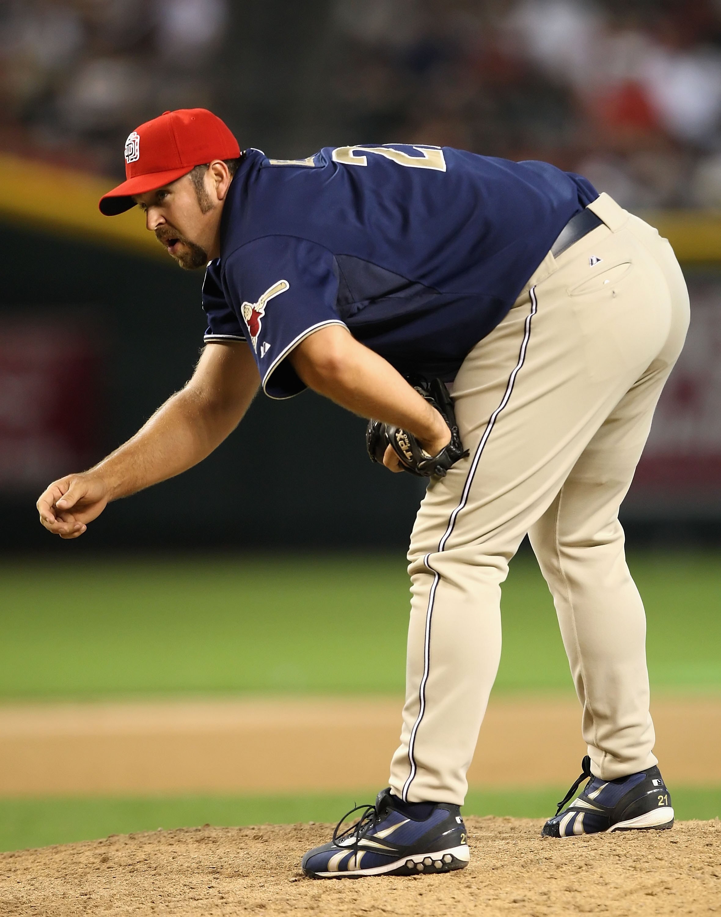PHOENIX - MAY 25:  Relief pitcher Heath Bell #21 of the San Diego Padres pitches against the Arizona Diamondbacks during the major league baseball game at Chase Field on May 25, 2009 in Phoenix, Arizona. The Padres defeated the Diamondbacks 9-7.  (Photo b
