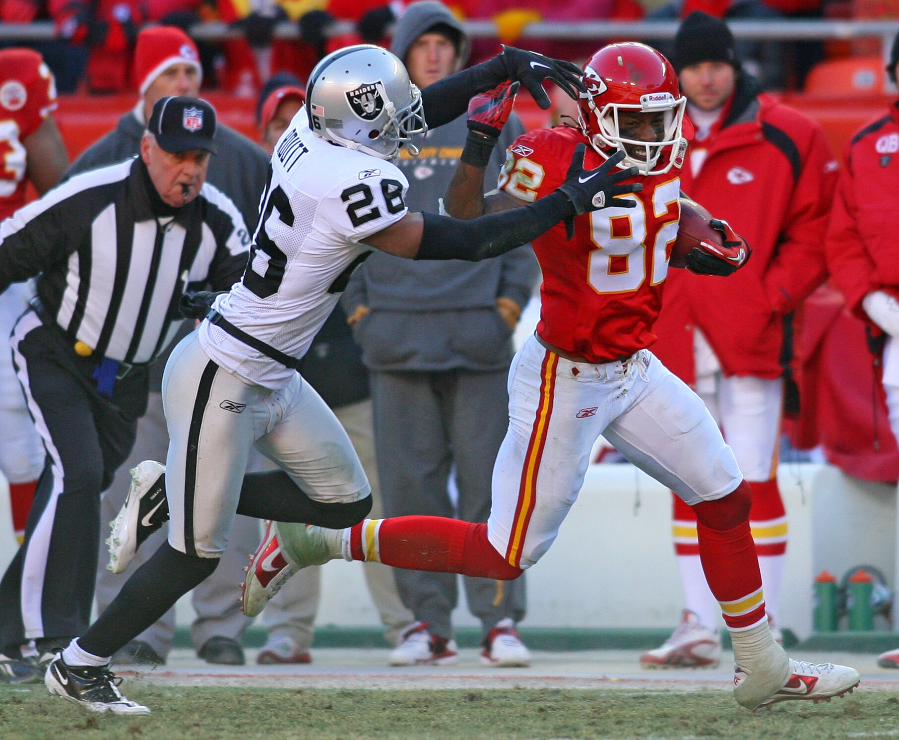 KANSAS CITY, MO - JANUARY 02:  Wide receiver Dwayne Bowe #82 of the Kansas City Chiefs runs down field in a game against the Oakland Raiders at Arrowhead Stadium on January 2, 2011 in Kansas City, Missouri.  (Photo by Tim Umphrey/Getty Images)