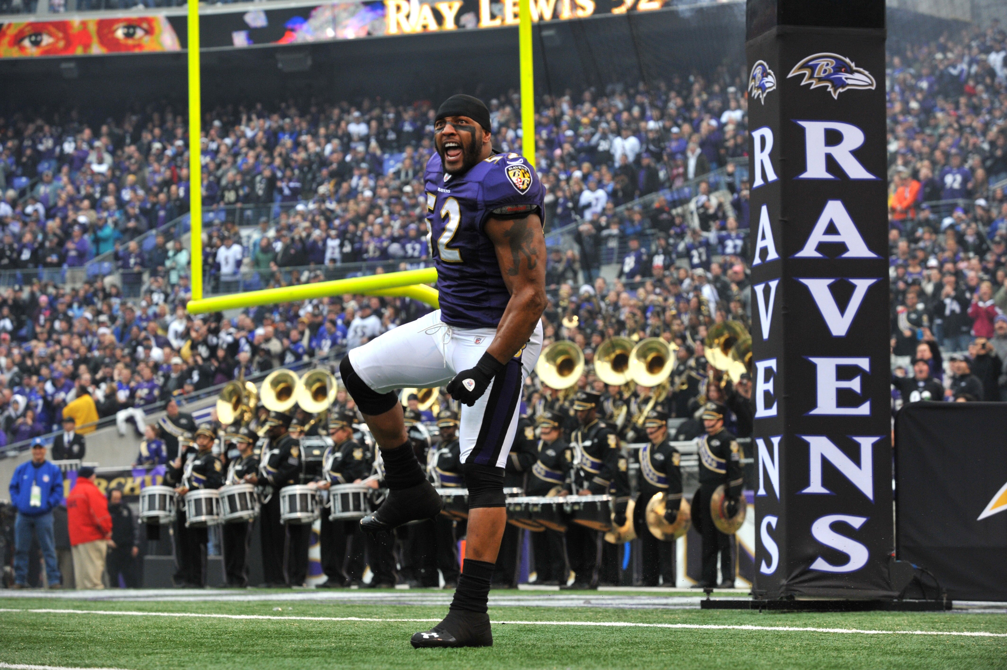 BALTIMORE, MD - JANUARY 2:  Ray Lewis #52 of the Baltimore Ravens is introduced before the game against the Cincinnati Bengals  at M&T Bank Stadium on January 2, 2011 in Baltimore, Maryland. The Ravens defeated the Bengals 13-6. (Photo by Larry French/Get