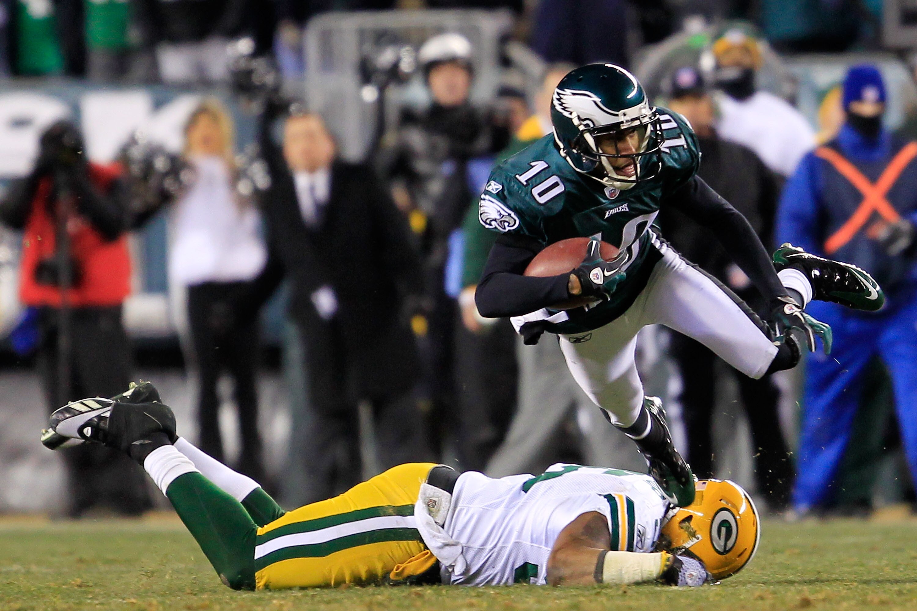 PHILADELPHIA, PA - JANUARY 09:  DeSean Jackson #10 of the Philadelphia Eagles runs down field against Desmond Bishop #55 of the Green Bay Packers during the 2011 NFC wild card playoff game at Lincoln Financial Field on January 9, 2011 in Philadelphia, Pen