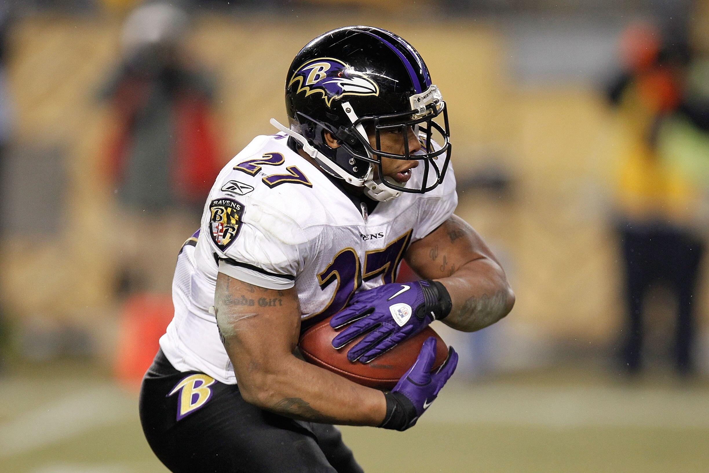 PITTSBURGH, PA - JANUARY 15:  Running back Ray Rice #27 of the Baltimore Ravens rushes against the Pittsburgh Steelers in the AFC Divisional Playoff Game at Heinz Field on January 15, 2011 in Pittsburgh, Pennsylvania.  (Photo by Gregory Shamus/Getty Image