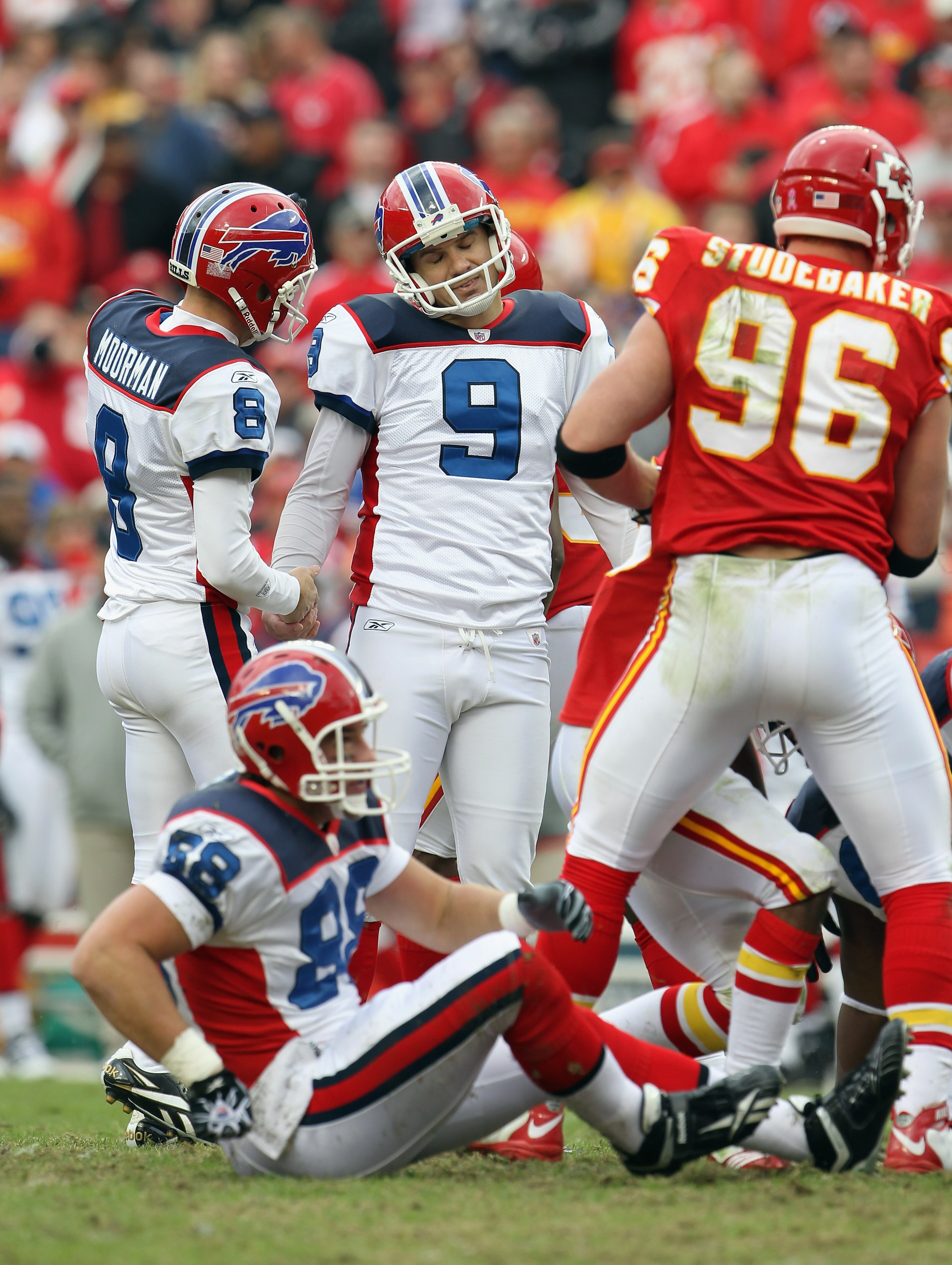KANSAS CITY, MO - OCTOBER 31:  Kicker Rian Lindell #9 of the Buffalo Bills reacts after missing a field goal ion overtime during the game against the Kansas City Chiefs on October 31, 2010  at Arrowhead Stadium in Kansas City, Missouri.  (Photo by Jamie S
