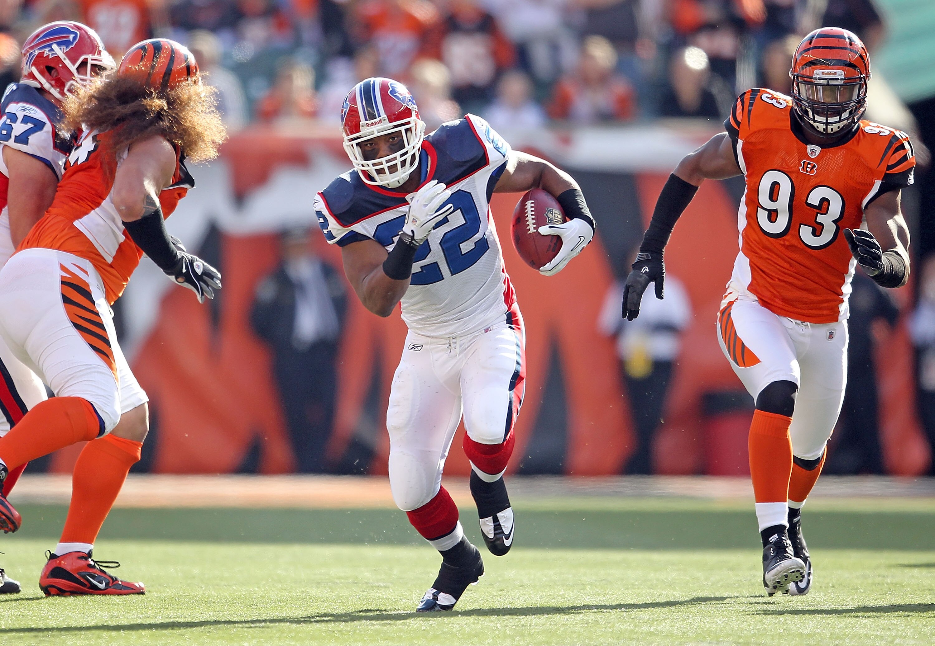 CINCINNATI - NOVEMBER 21:  Fred Jackson #22 of the Buffalo Bills runs with the ball during NFL game against the Cincinnati Bengals at Paul Brown Stadium on November 21, 2010 in Cincinnati, Ohio.  (Photo by Andy Lyons/Getty Images)