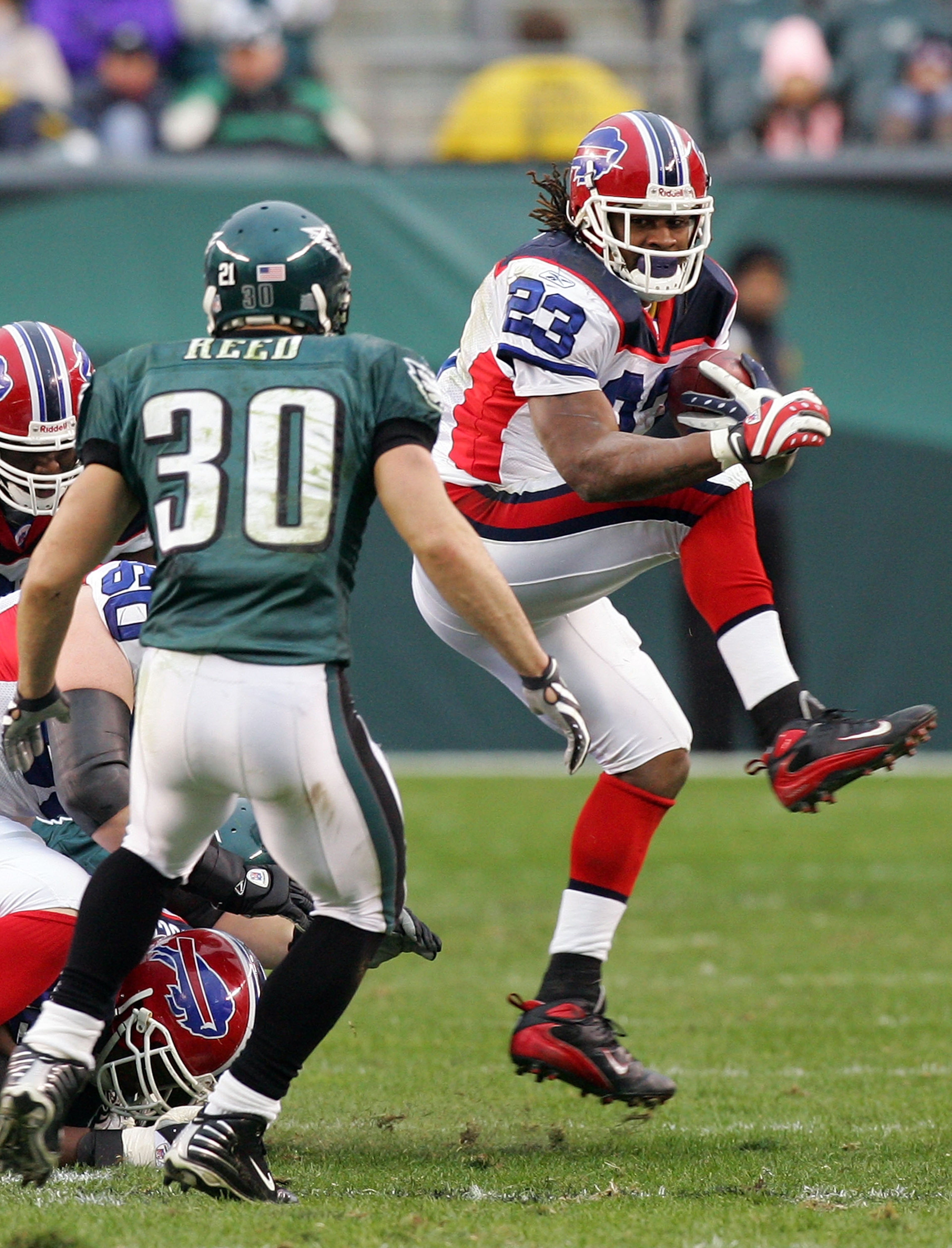 PHILADELPHIA - DECEMBER 30: Marshawn Lynch #23  of the Buffalo Bills looks to run the ball against J.R. Reed #30  of the Philadelphia Eagles on December 30, 2007 at Lincoln Financial Field in Philadelphia, Pennsylvania.  (Photo by Jim McIsaac/Getty Images