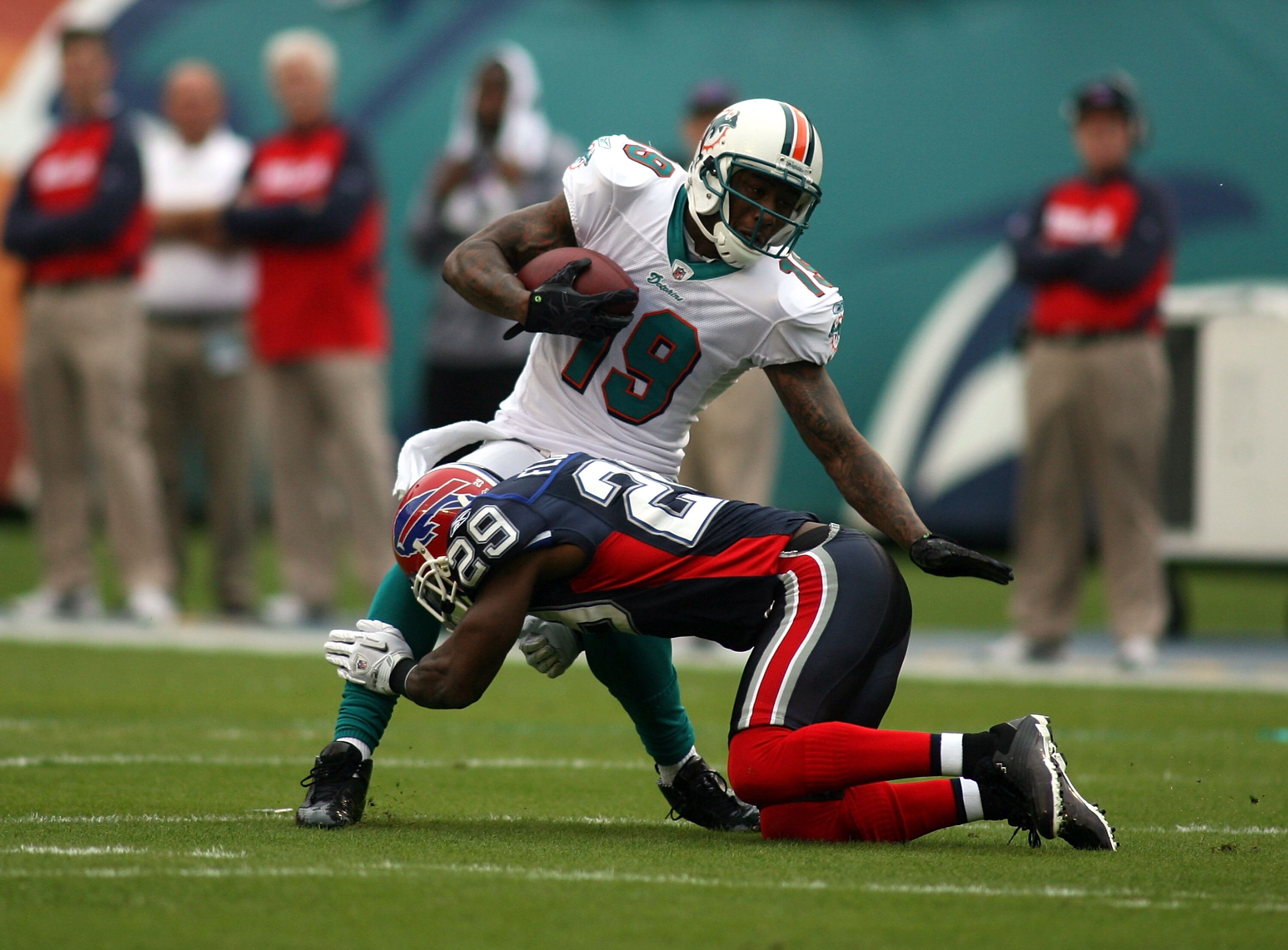MIAMI - DECEMBER 19:  Receiver Brandon Marshall #19 of the Miami Dolphins makes a catch against the Buffalo Bills at Sun Life Stadium on December 19, 2010 in Miami, Florida. The Bills defeated the Dolphins 17-14.  (Photo by Marc Serota/Getty Images)