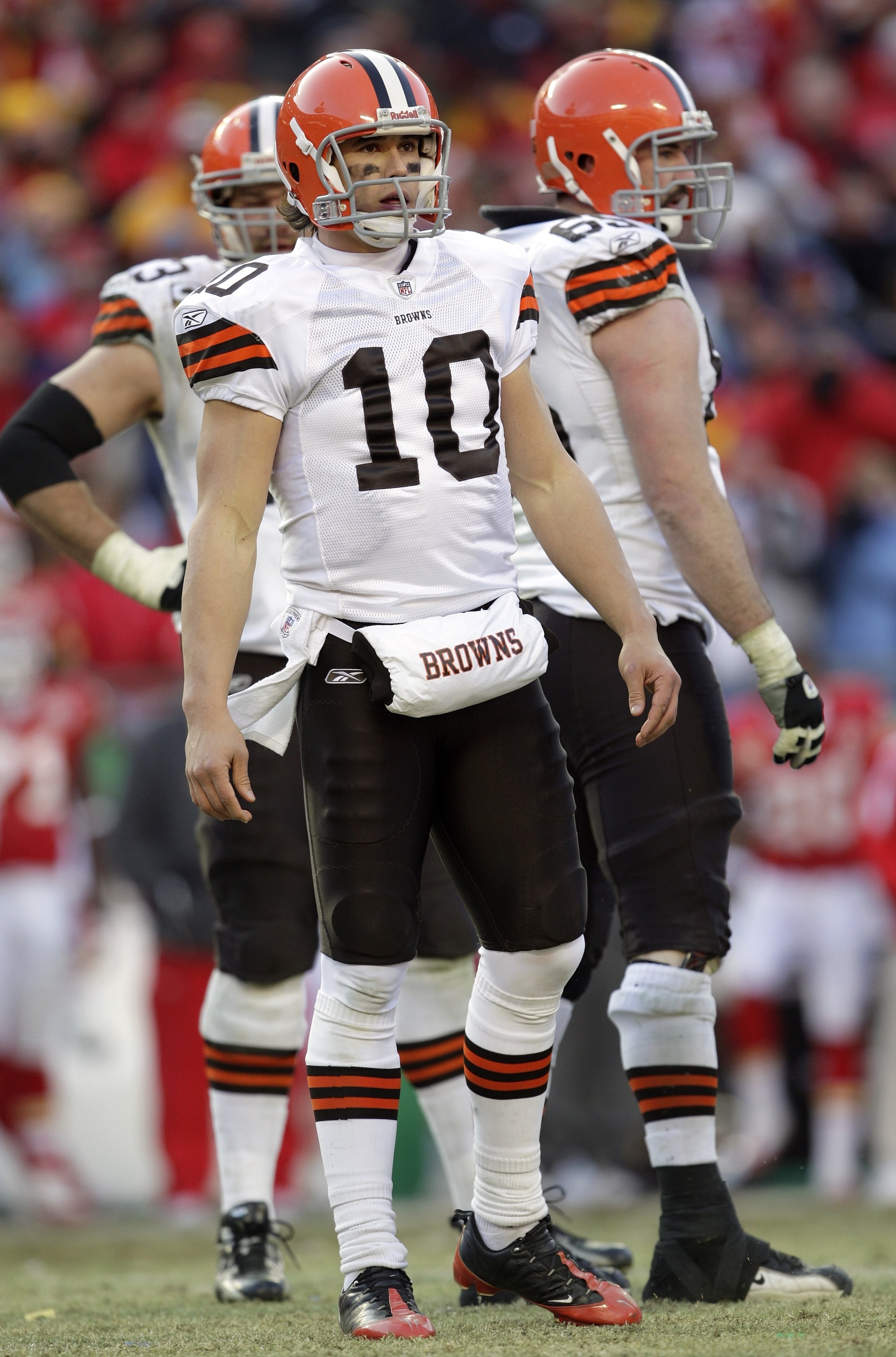 KANSAS CITY, MO - DECEMBER 20:  Quarterback Brady Quinn #10 of the Cleveland Browns looks to the sideline during their NFL game against the Kansas City Chiefs on December 20, 2009 at Arrowhead Stadium in Kansas City, Missouri. The Browns defeated the Chie