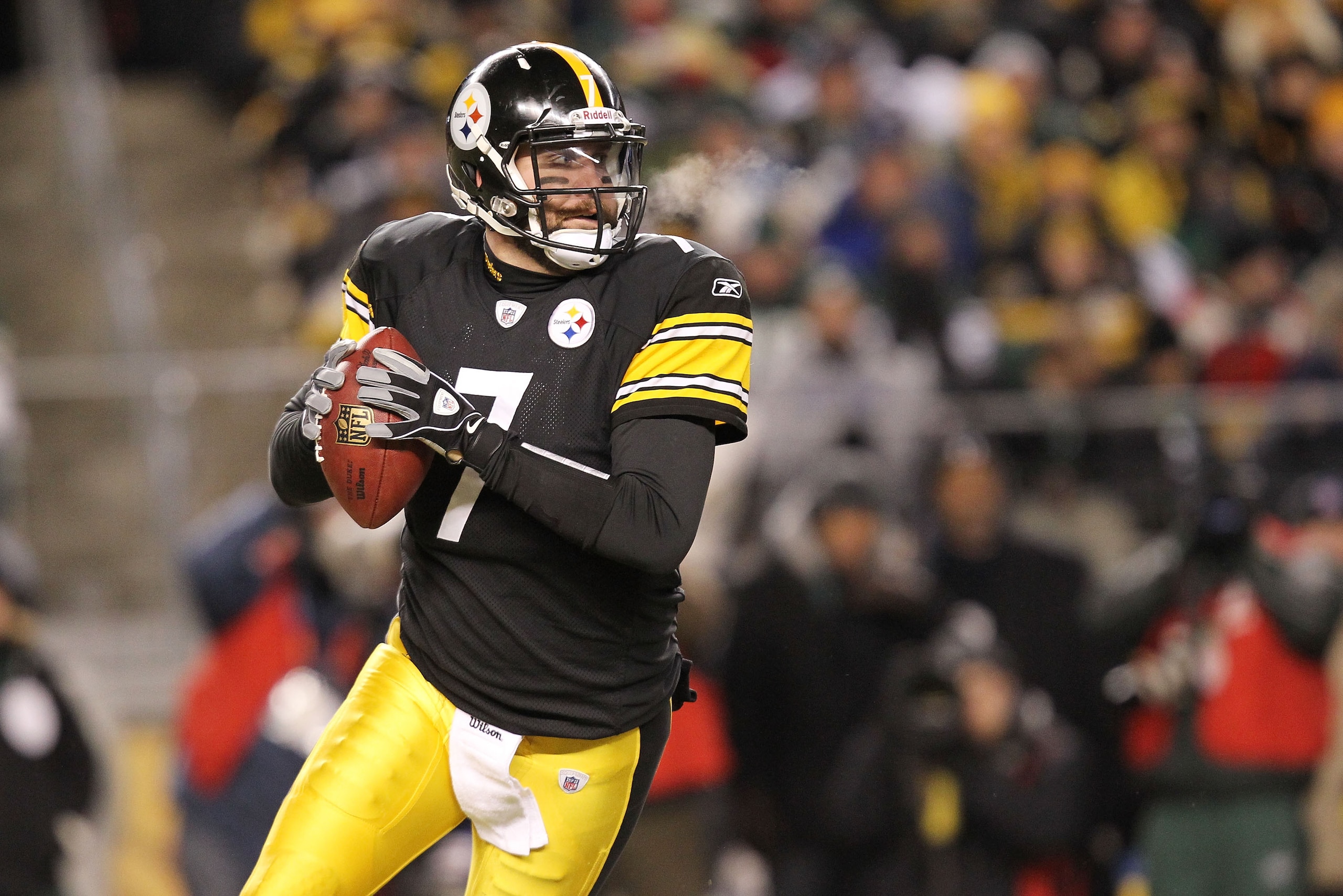 PITTSBURGH, PA - JANUARY 23:  Ben Roethlisberger #7 of the Pittsburgh Steelers drops back against the New York Jets in the 2011 AFC Championship game at Heinz Field on January 23, 2011 in Pittsburgh, Pennsylvania. The Steelers defeated the Jets 24 to 19.