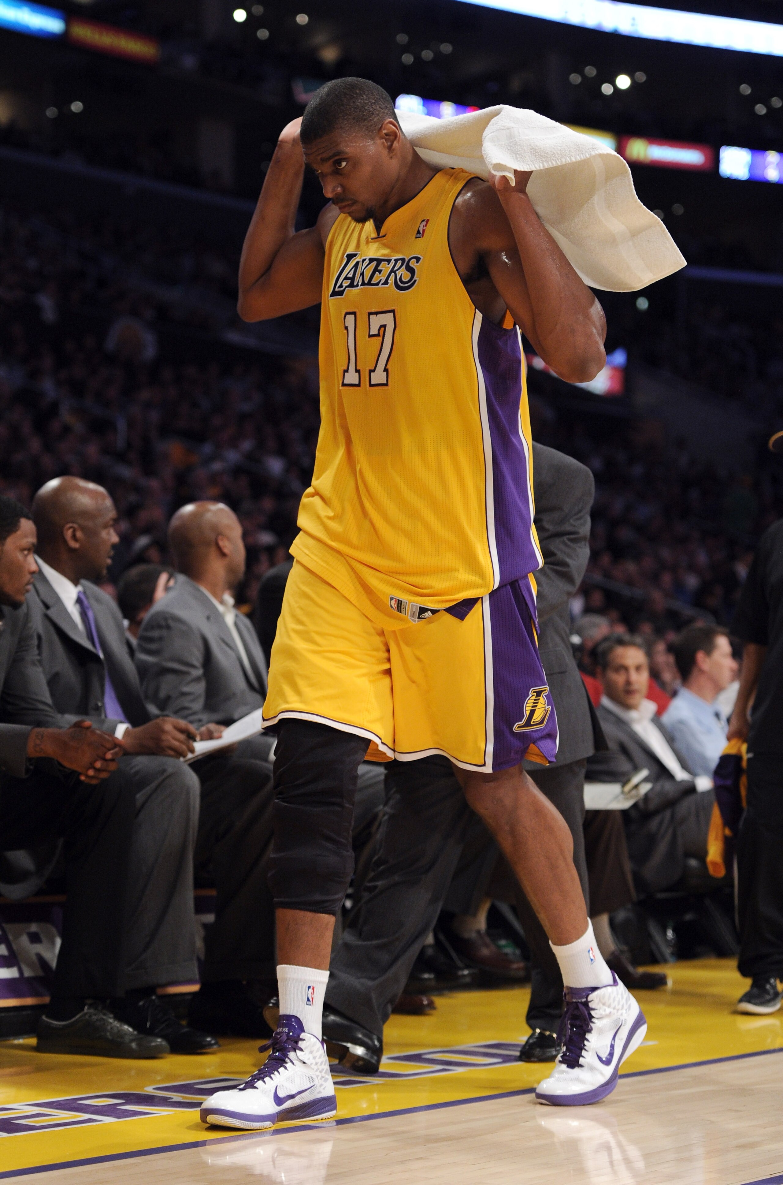 LOS ANGELES, CA - APRIL 12:  Andrew Bynum #17 of the Los Angeles Lakers leaves the court after an injury in the game against the San Antonio Spurs at Staples Center on April 12, 2011 in Los Angeles, California.  NOTE TO USER: User expressly acknowledges a