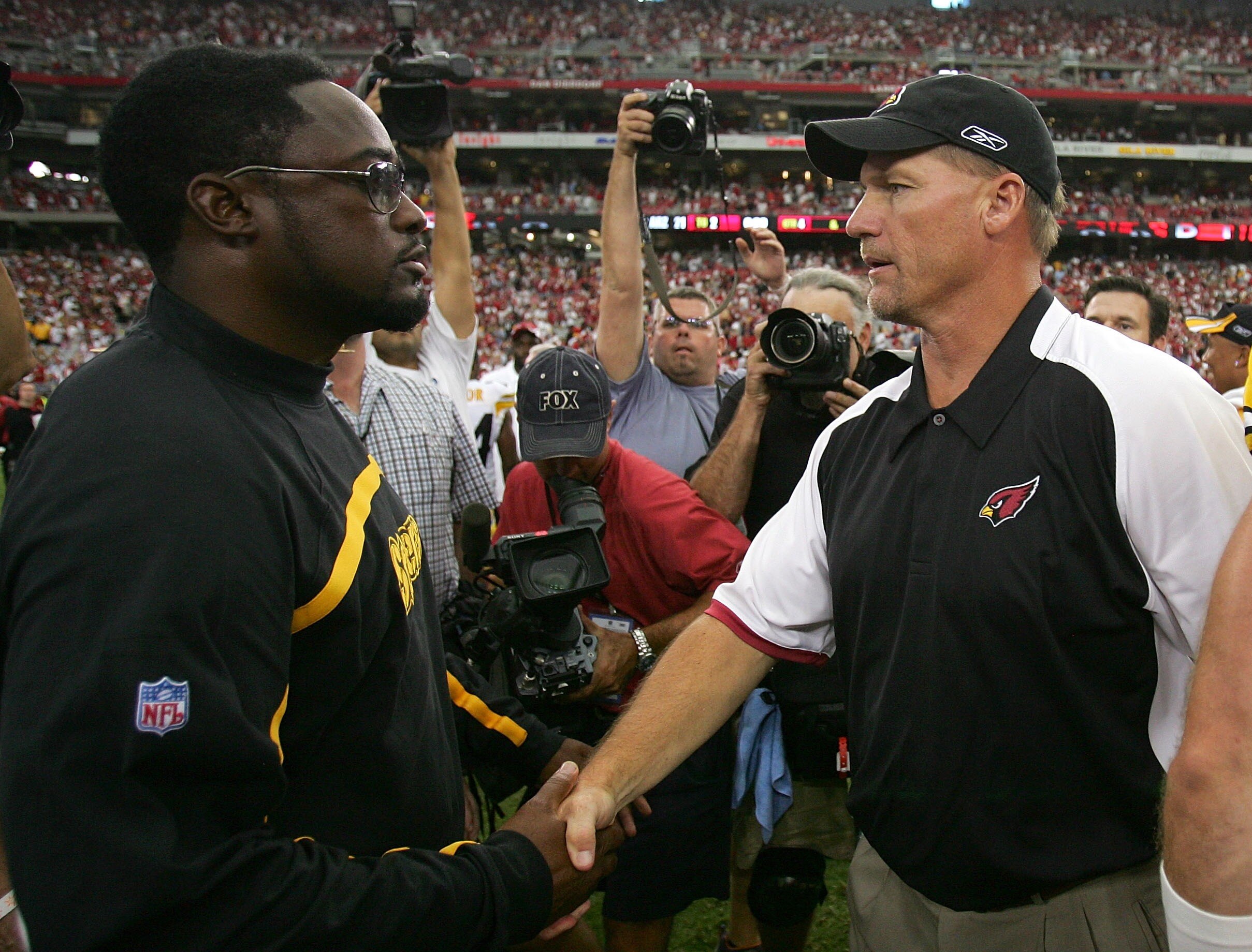 GLENDALE, AZ - SEPTEMBER 30:  Head Coach Mike Tomlin of the Pittsburgh Steelers (L) congratulates Head Coach Ken Whisenhunt of the Arizona Cardinals on their 21-14 victory during pregame at University of Phoenix Stadium September 30, 2007 in Glendale, Ari